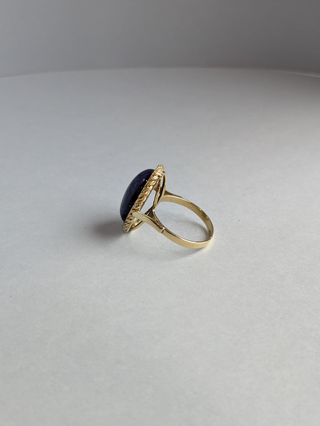 18ct Lapis Lazuli Cabochon Ring