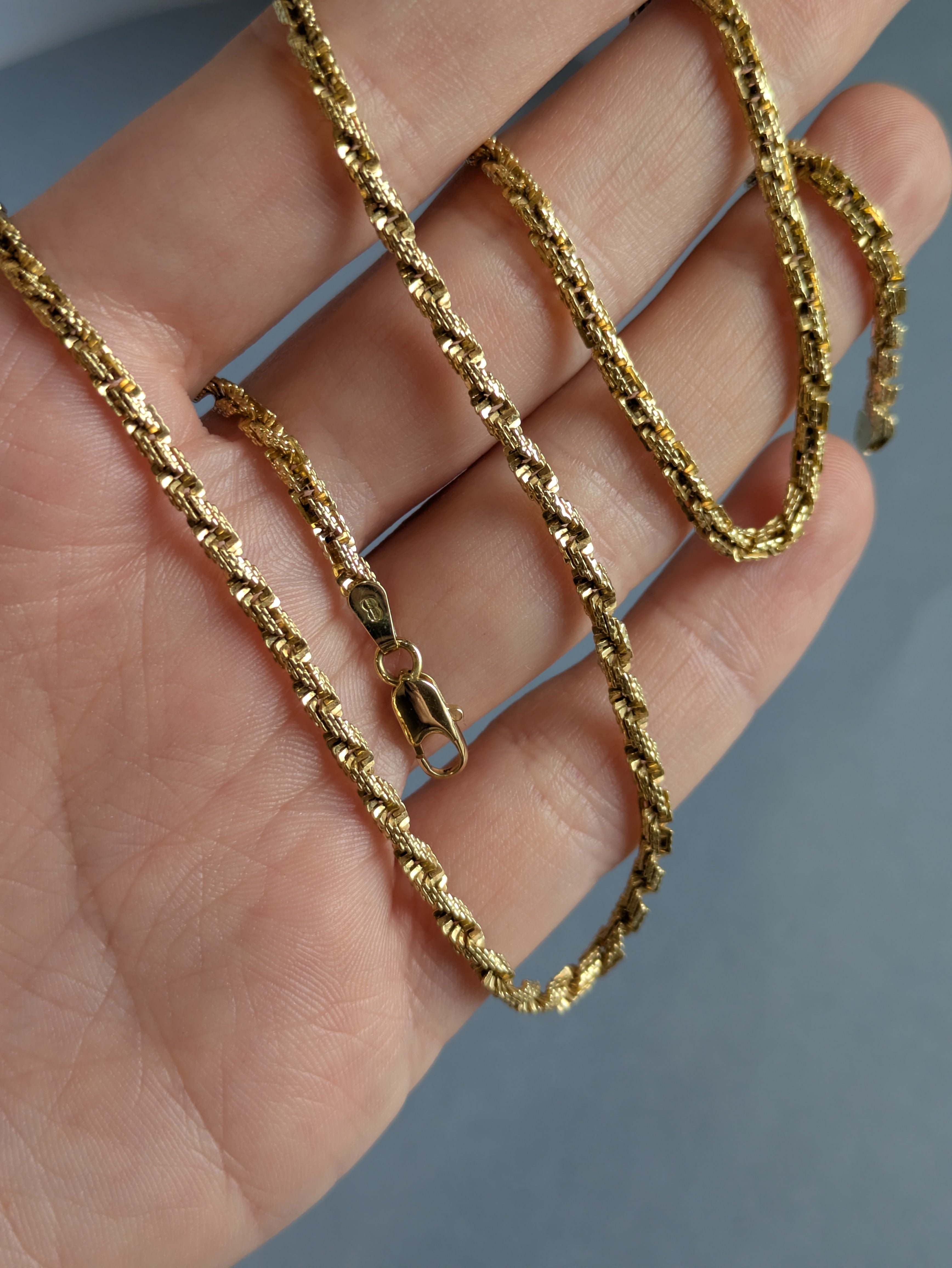 18ct Fancy Link Square Rope Chain