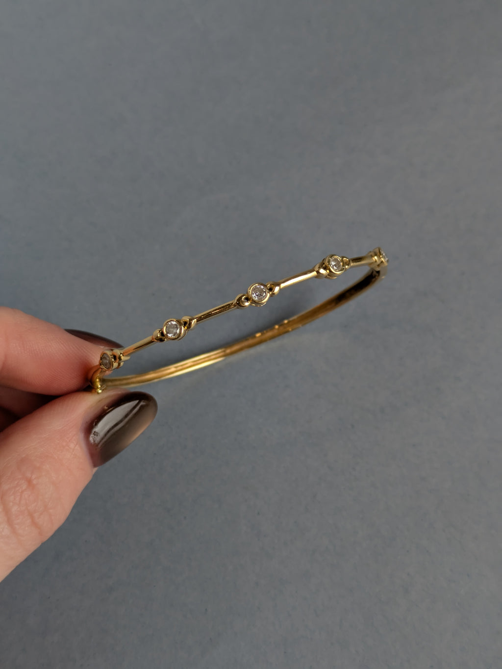 18ct Hinged Diamond Bangle