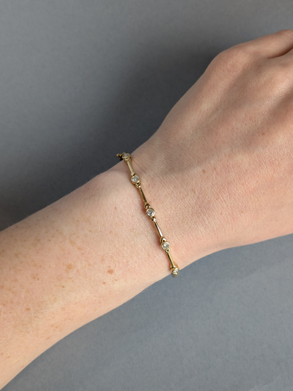 18ct Hinged Diamond Bangle