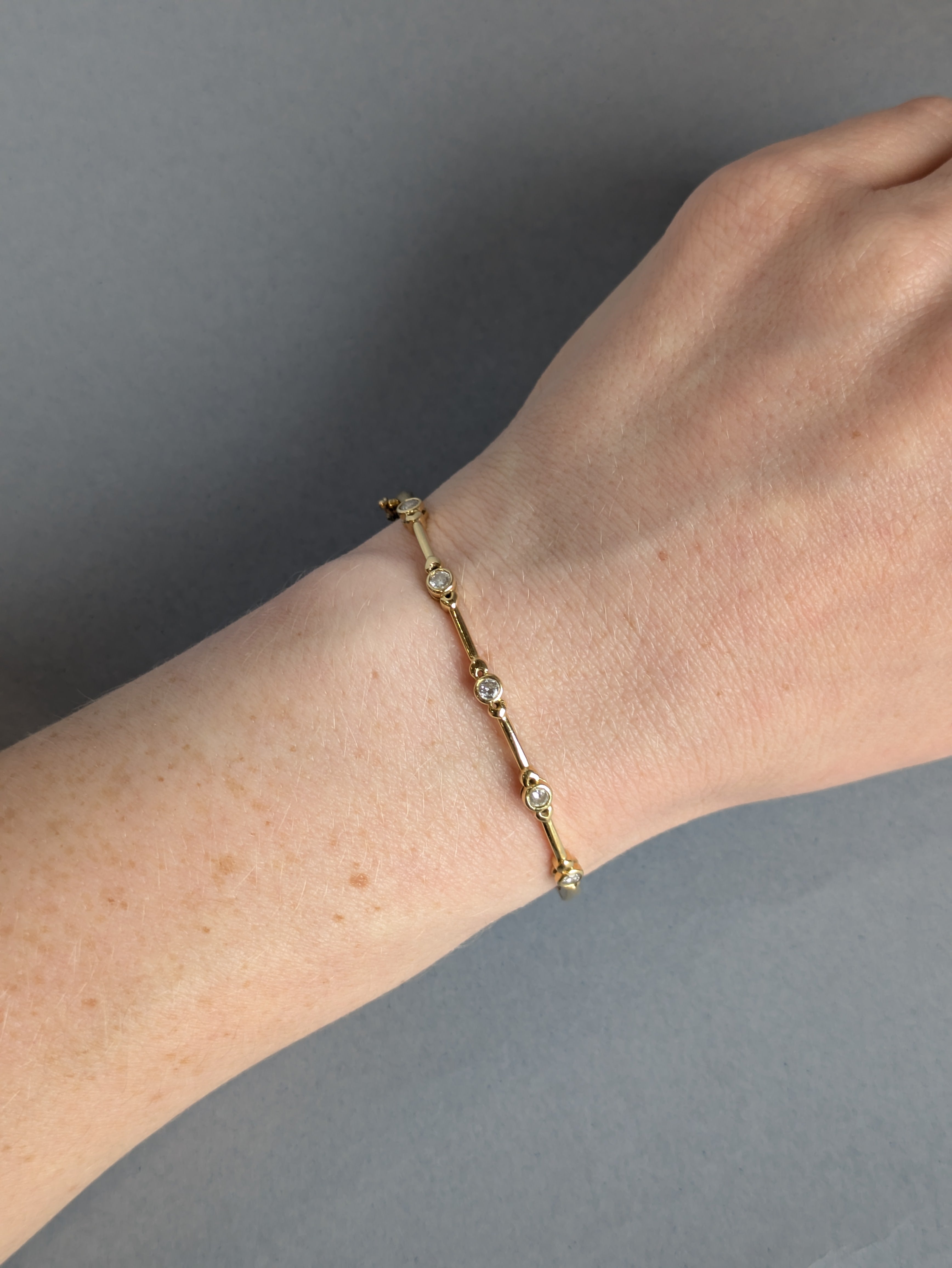 18ct Hinged Diamond Bangle