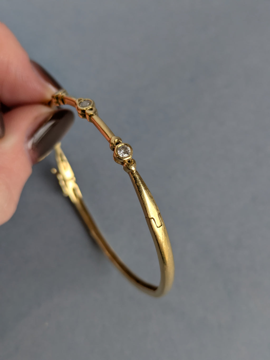 18ct Hinged Diamond Bangle