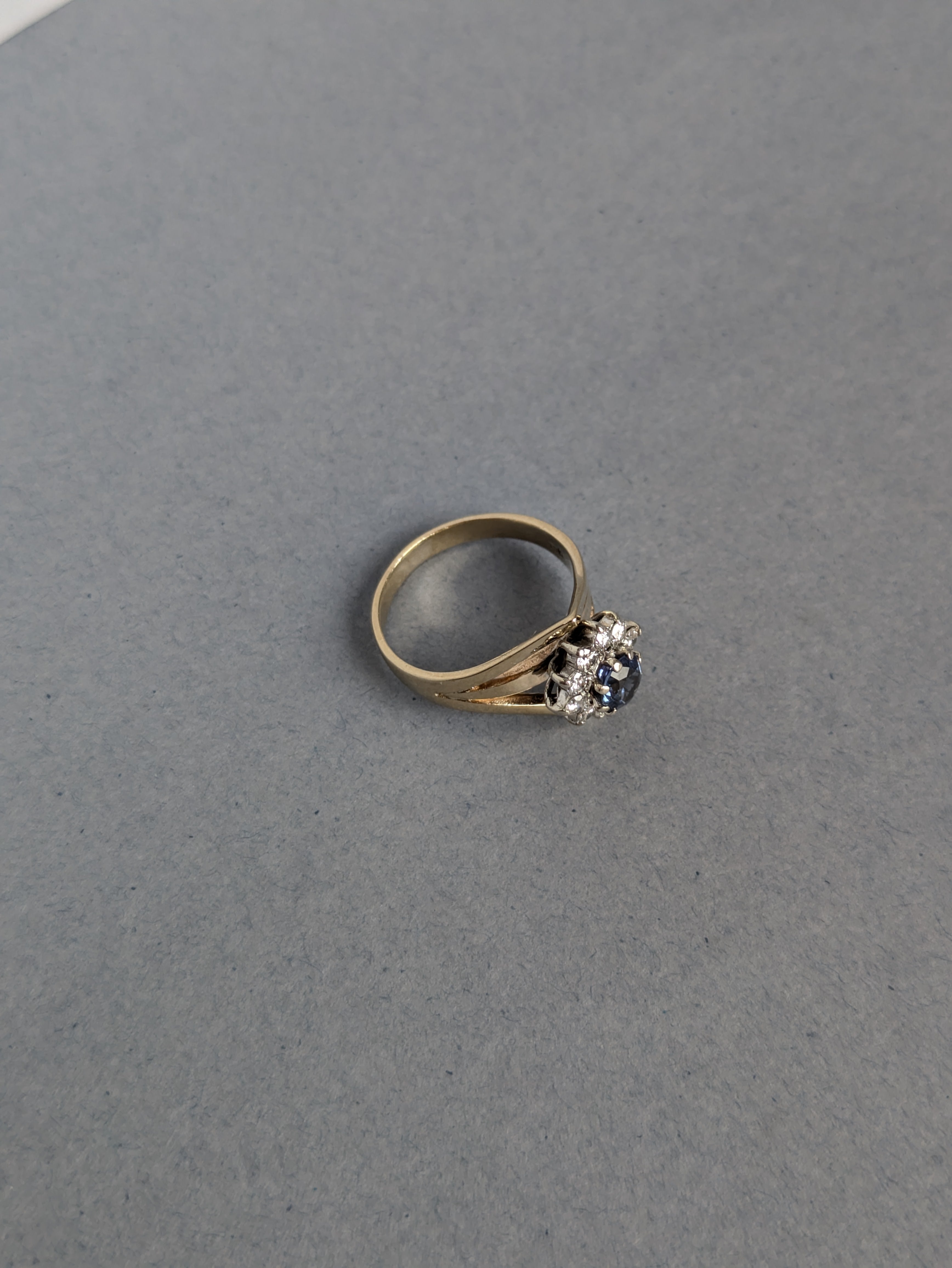 Split Band Blue Stone Cluster Ring