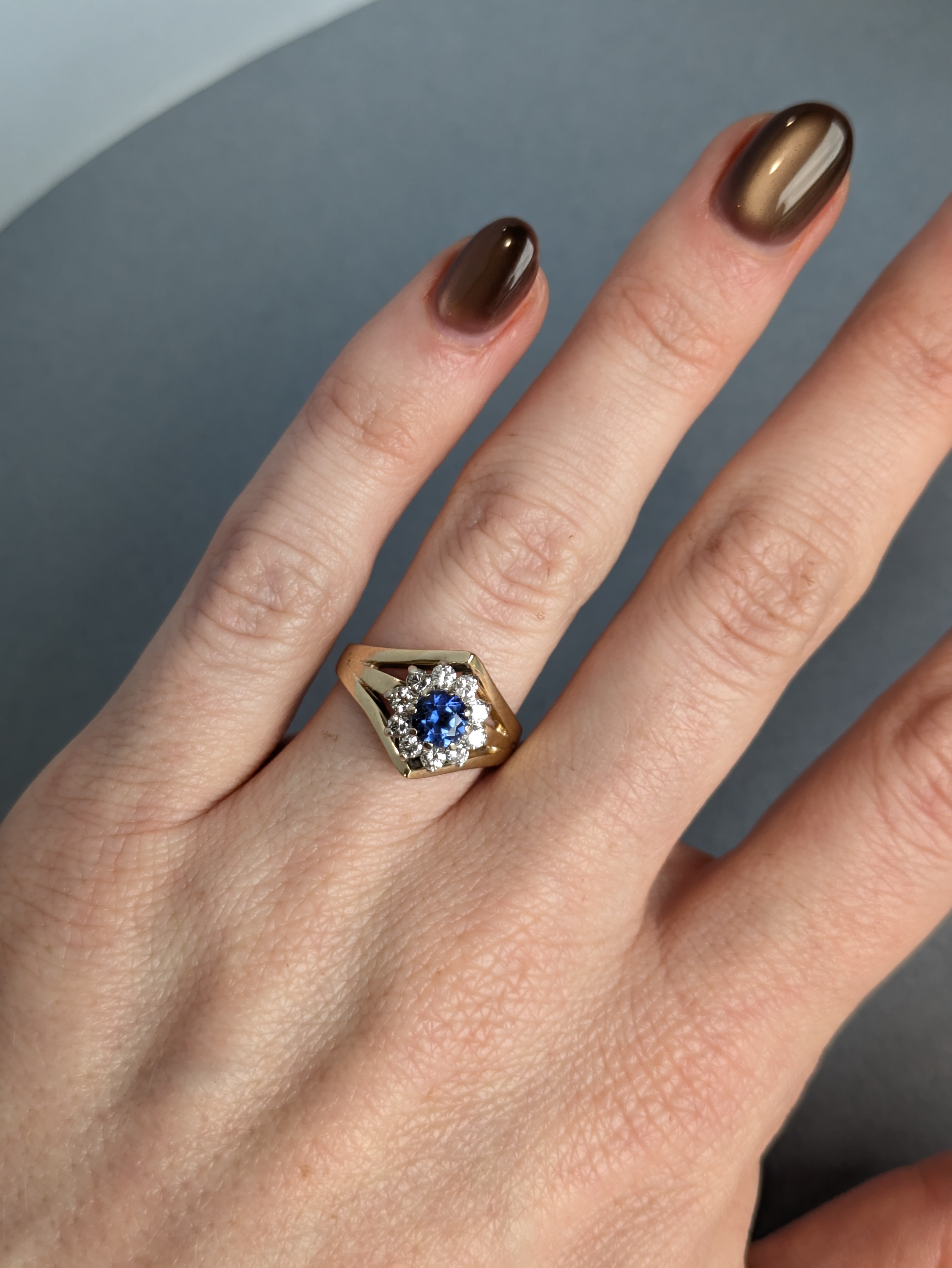 Split Band Blue Stone Cluster Ring