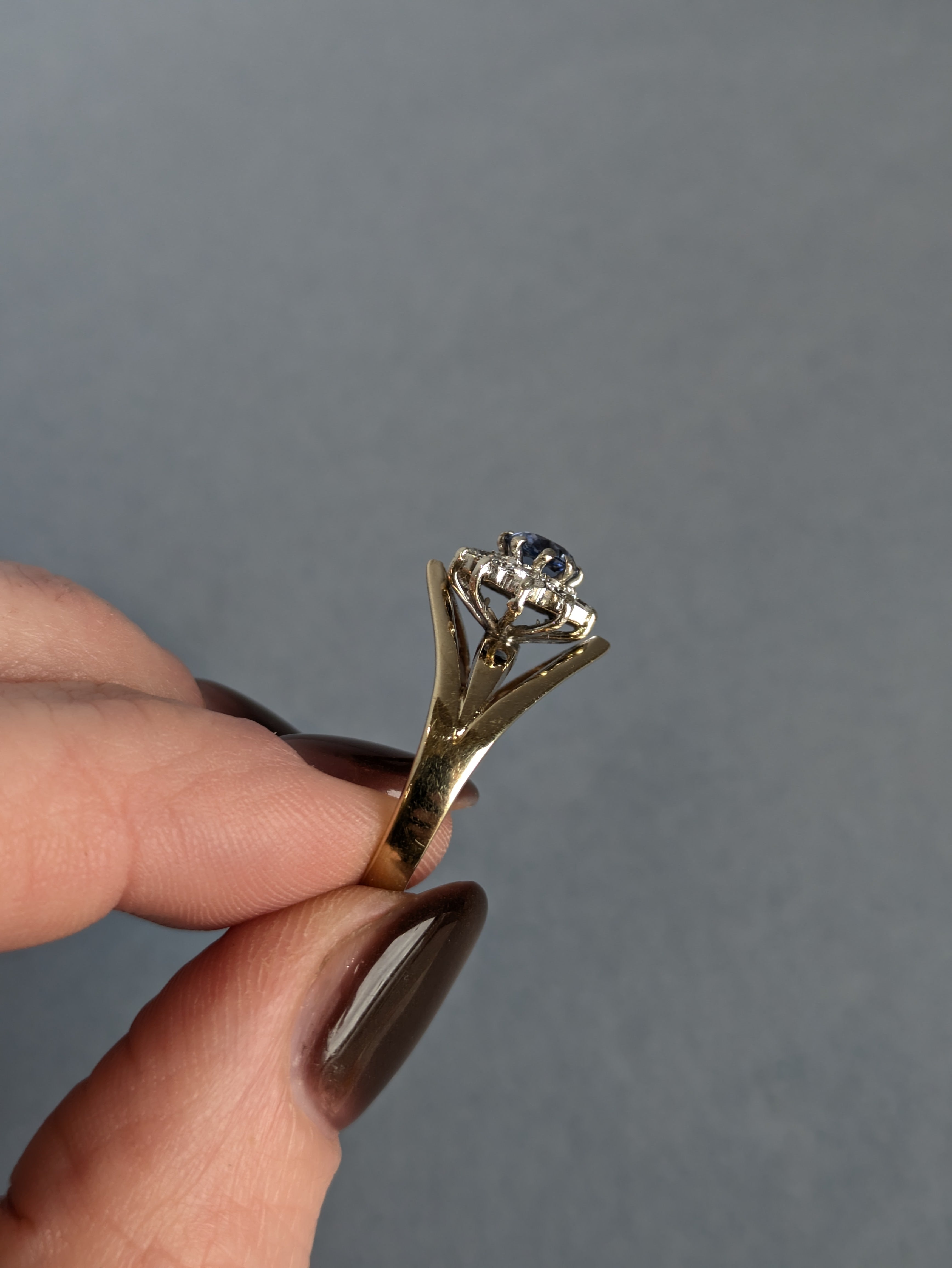Split Band Blue Stone Cluster Ring