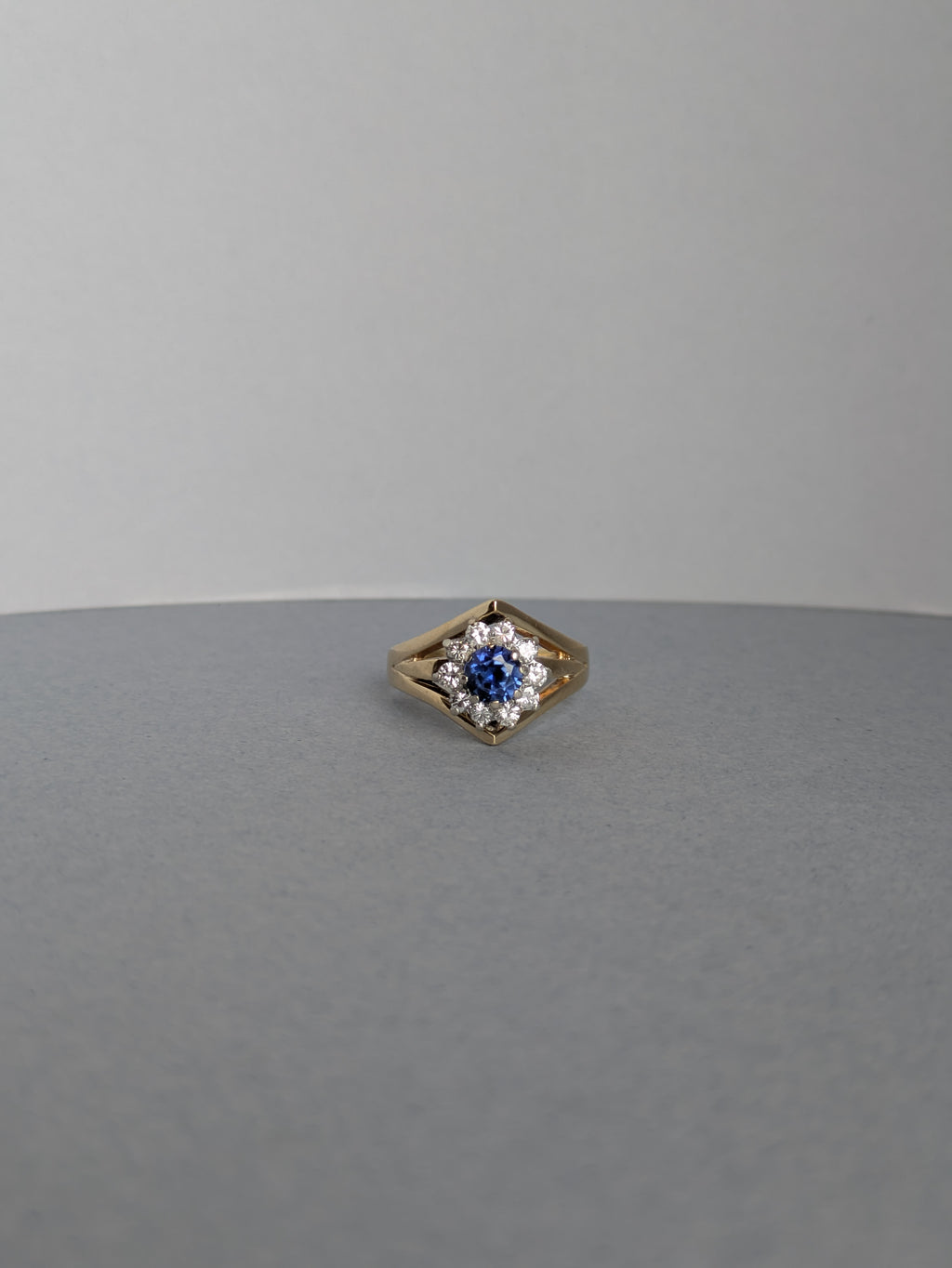 Split Band Blue Stone Cluster Ring