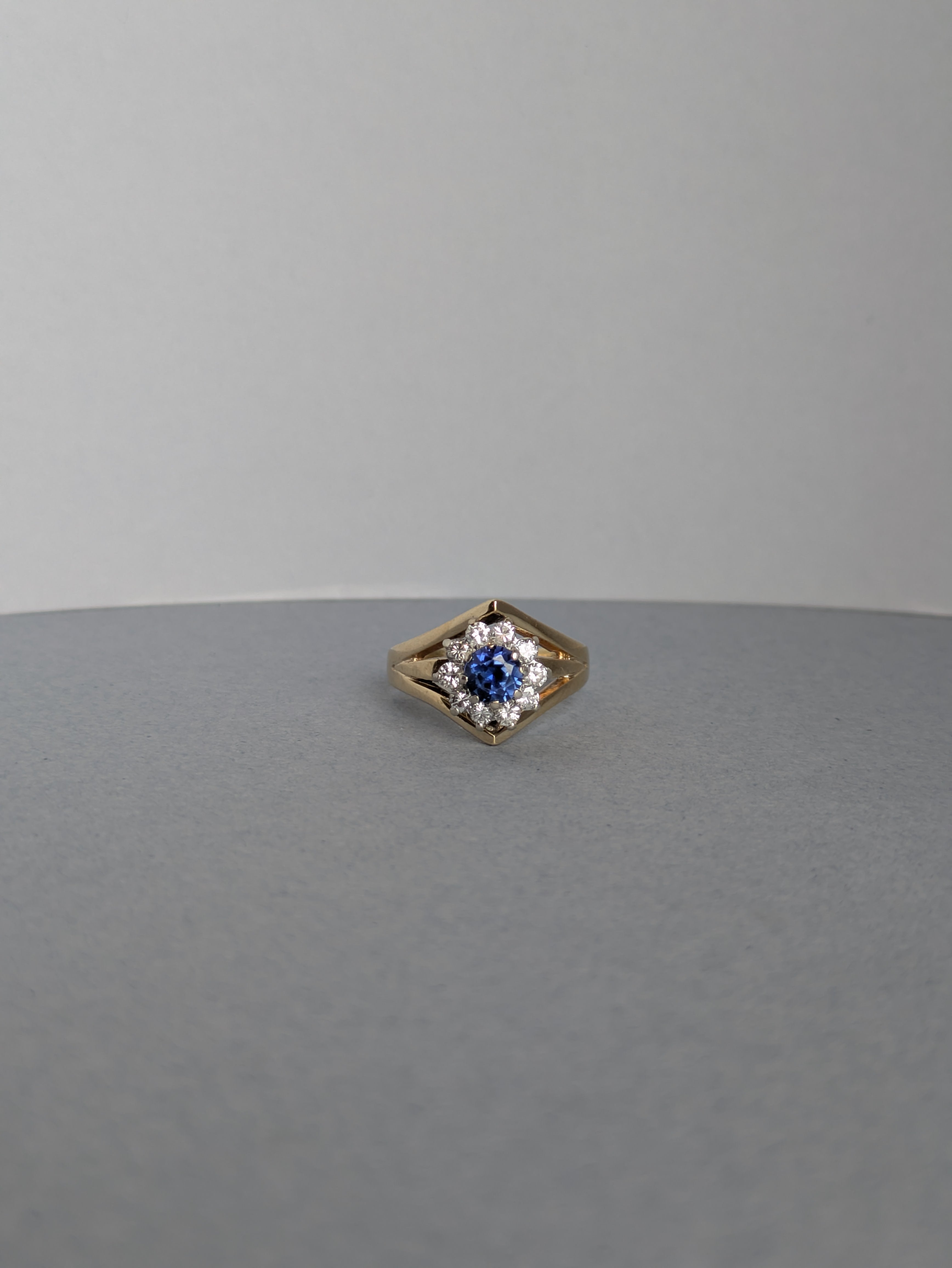 Split Band Blue Stone Cluster Ring