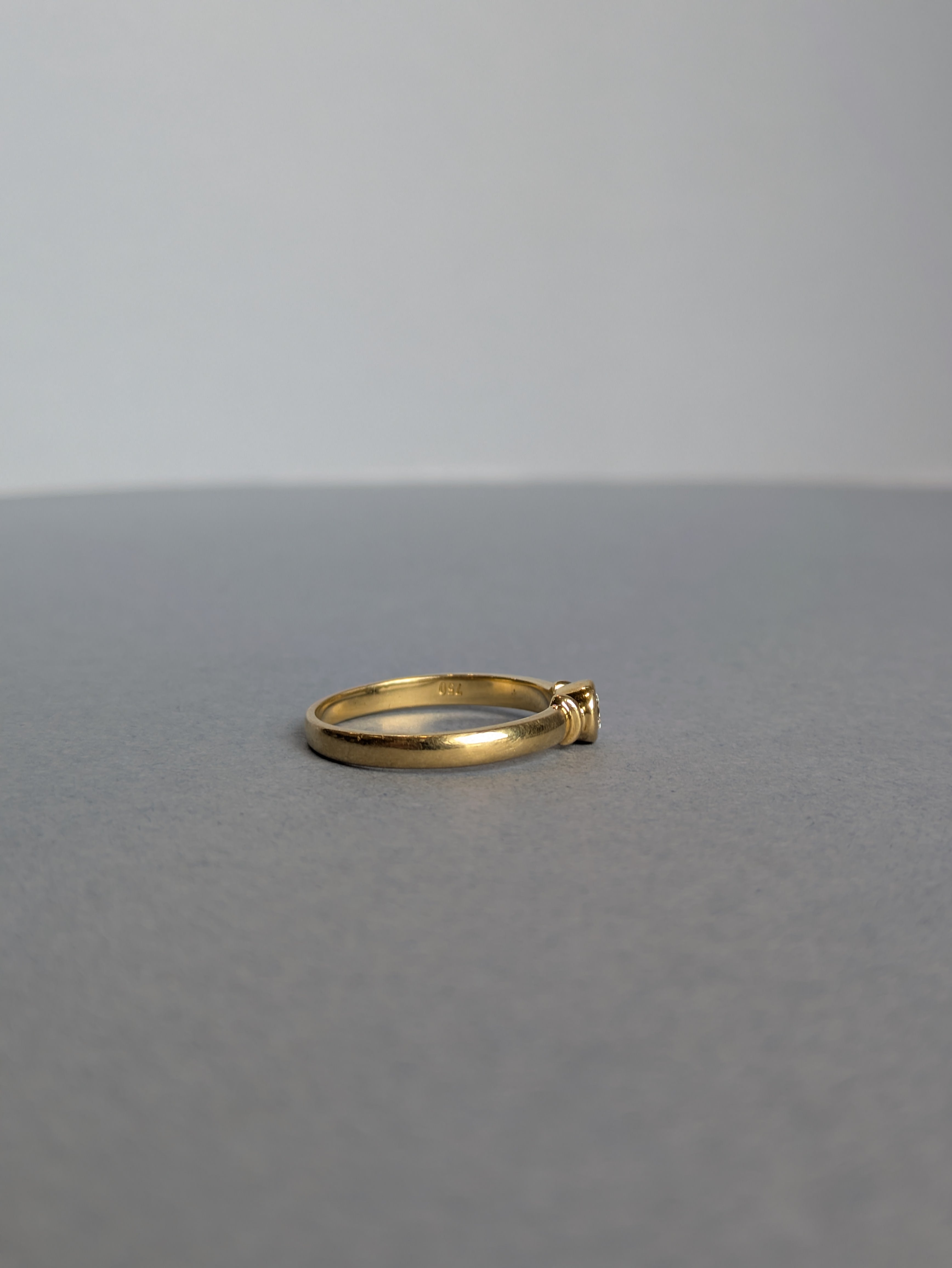 18ct Bezel Diamond Solitaire