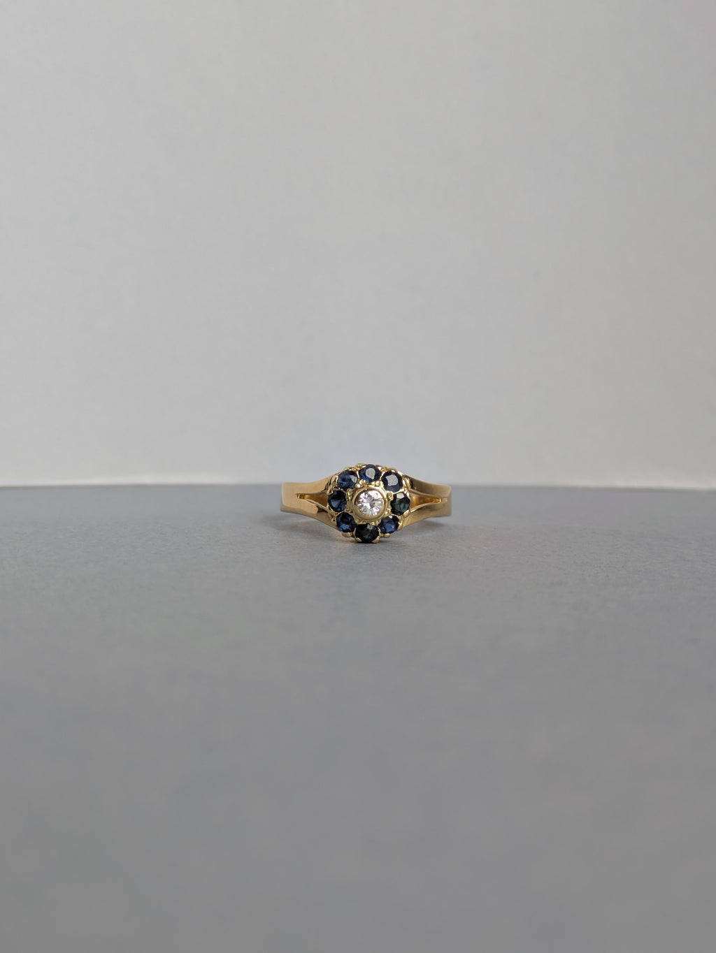 18ct Sapphire Cluster Ring