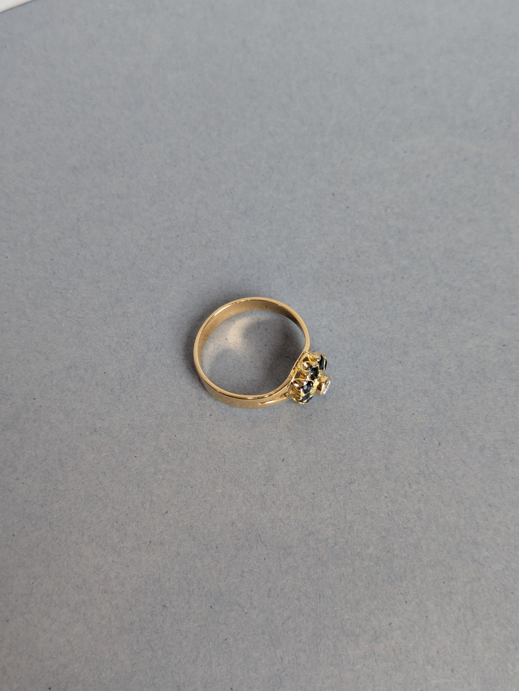 18ct Sapphire Cluster Ring