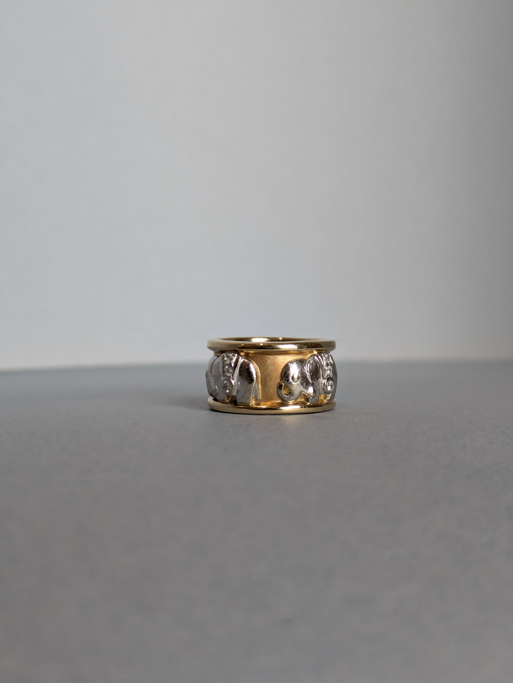 18ct Chunky Elephant Diamond Ring