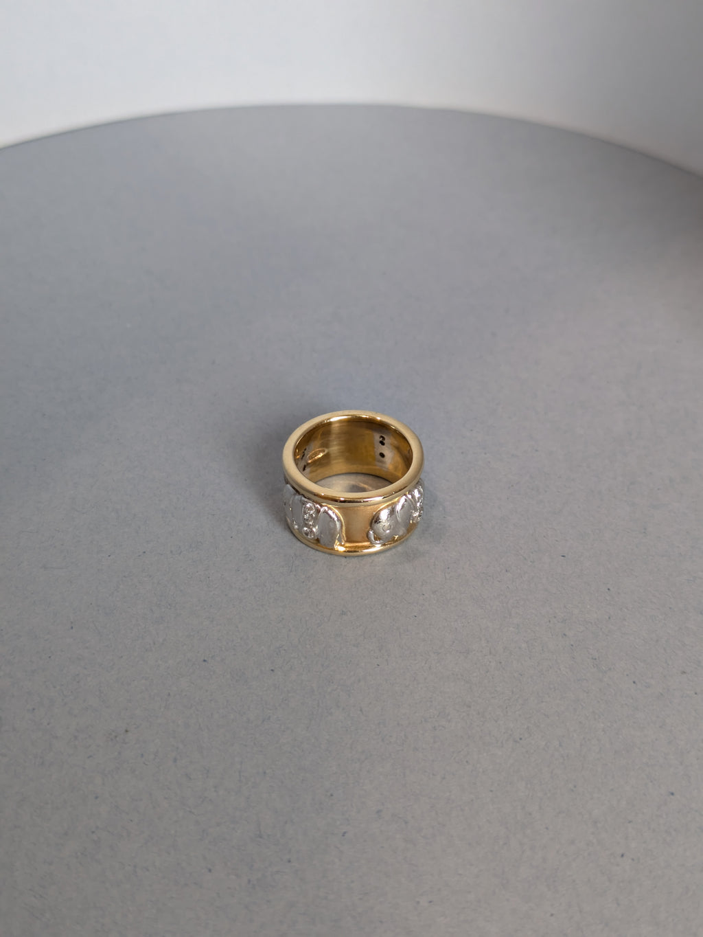 18ct Chunky Elephant Diamond Ring