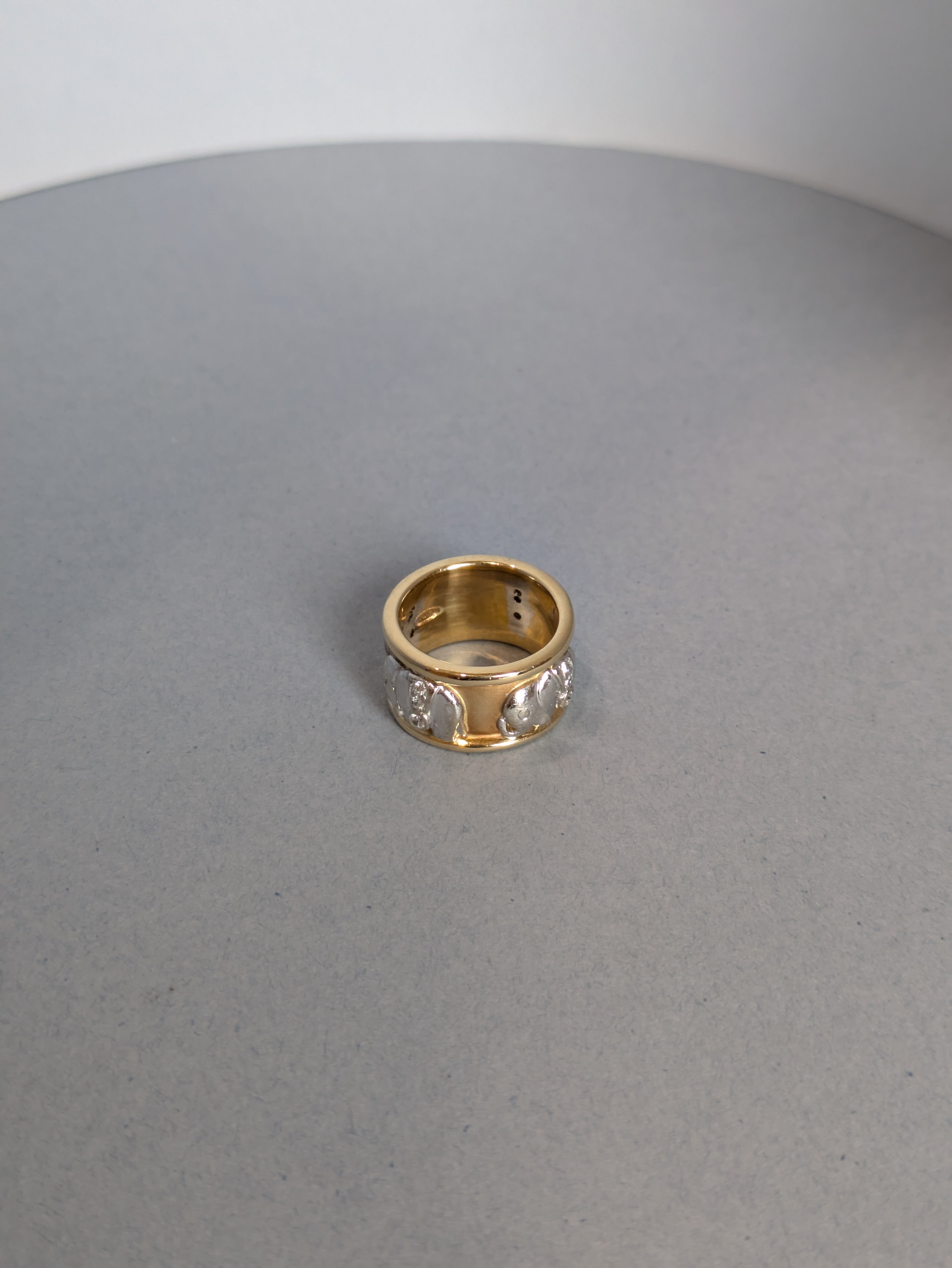 18ct Chunky Elephant Diamond Ring