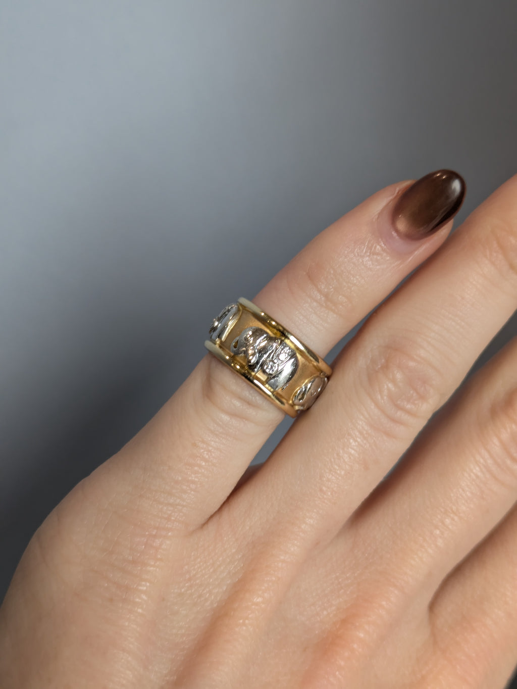 18ct Chunky Elephant Diamond Ring