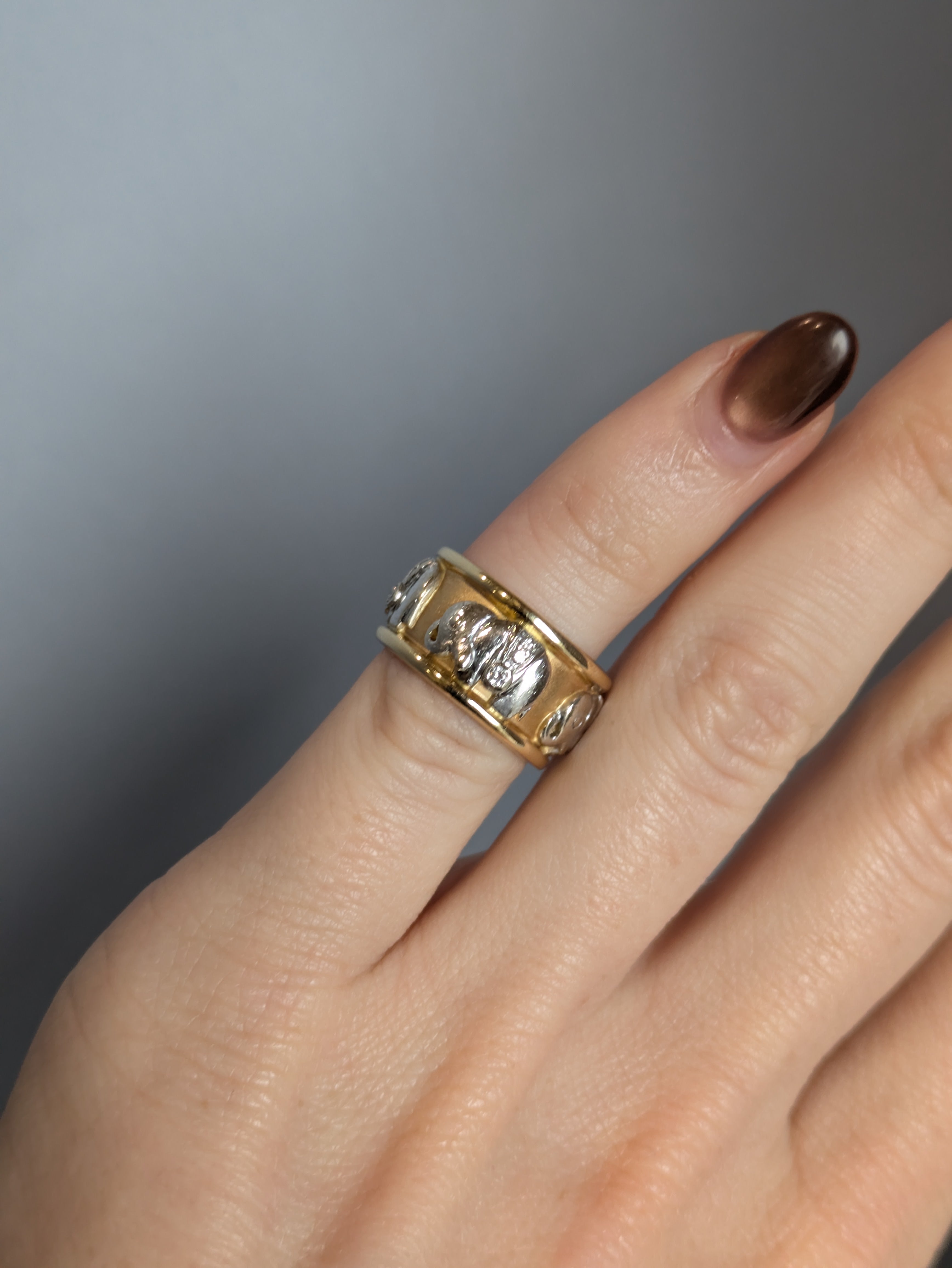 18ct Chunky Elephant Diamond Ring