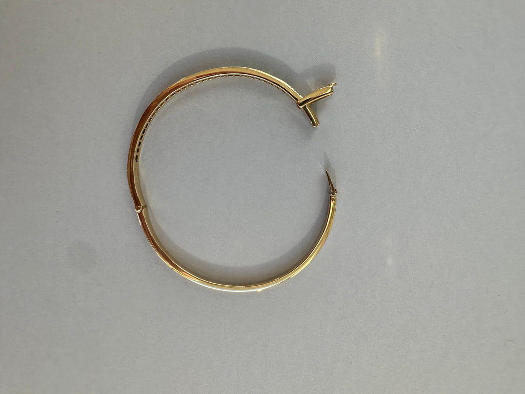 18ct Precious Gem Bangle