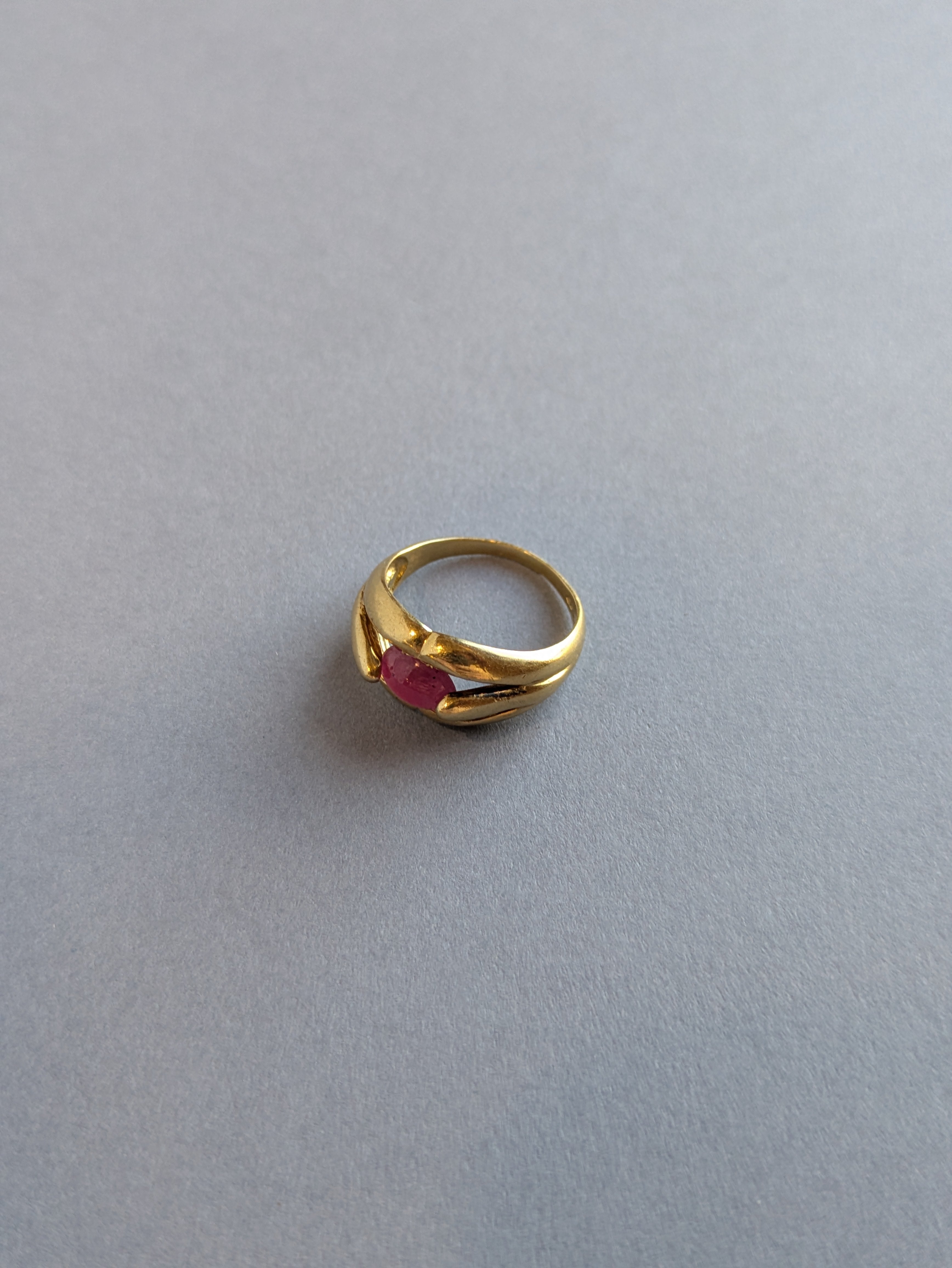 18ct Gold Ruby Ring