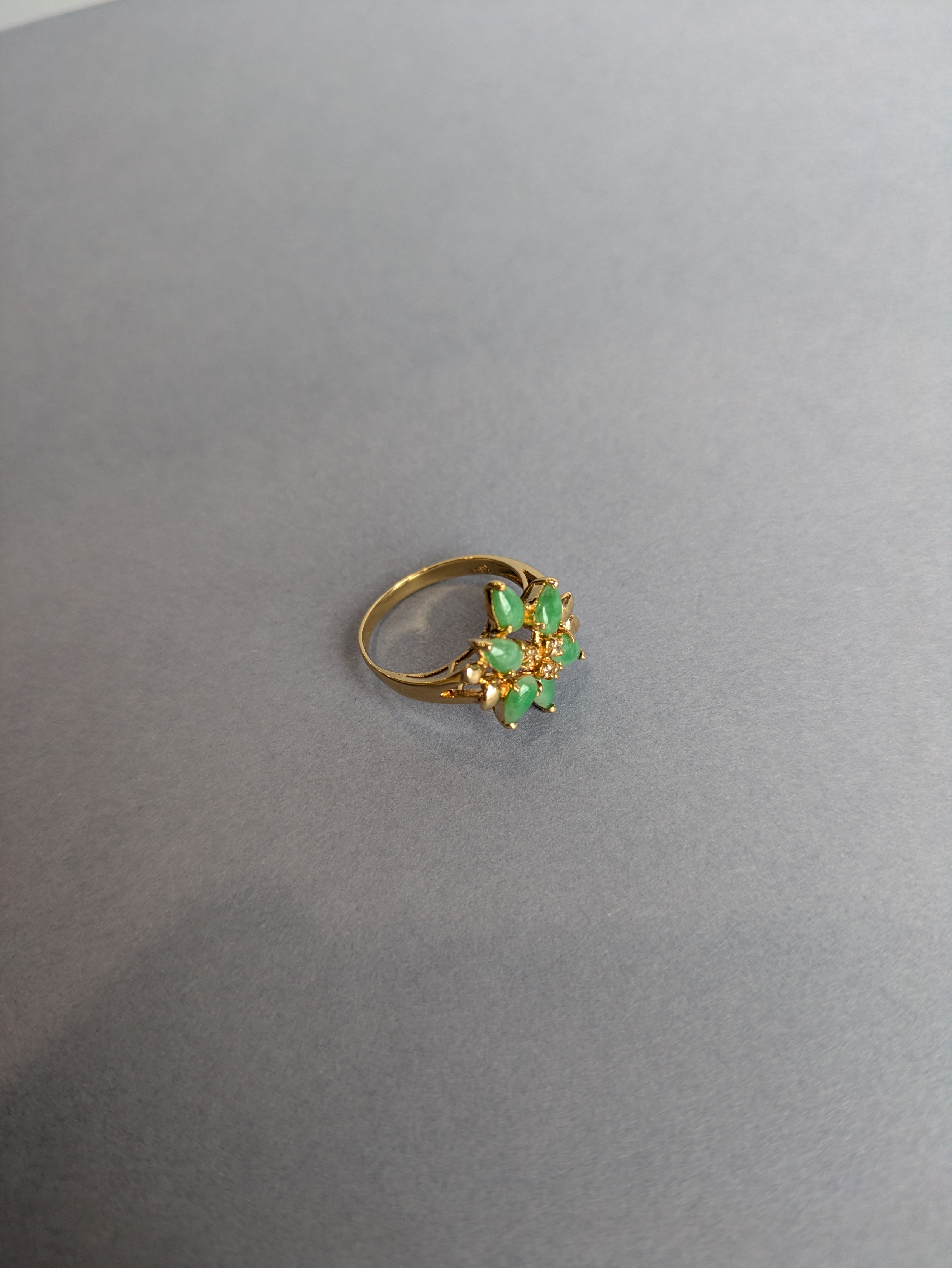 18ct Gold and Jade Flower Ring