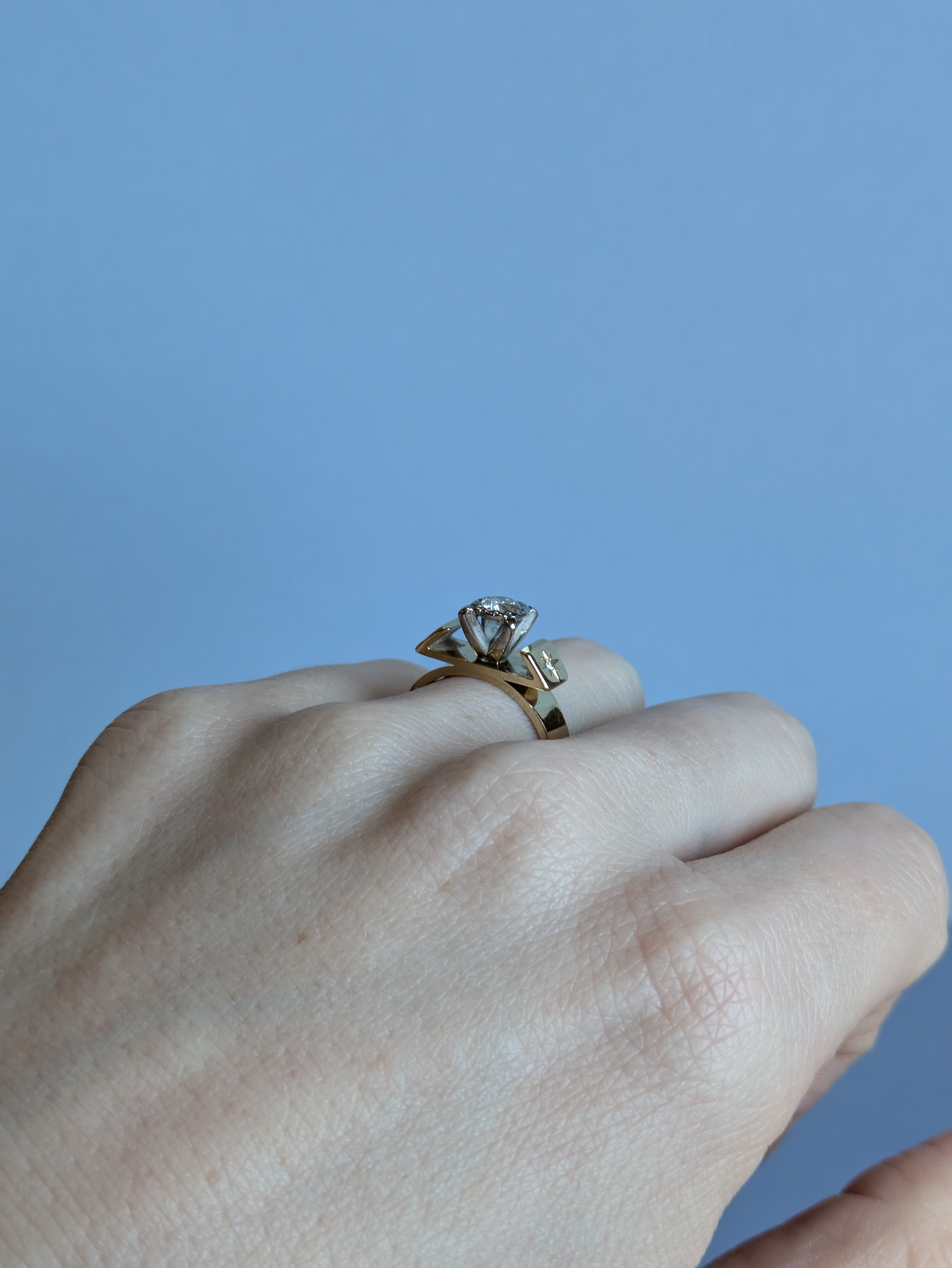 18ct Diamond Retro T-Bar Ring