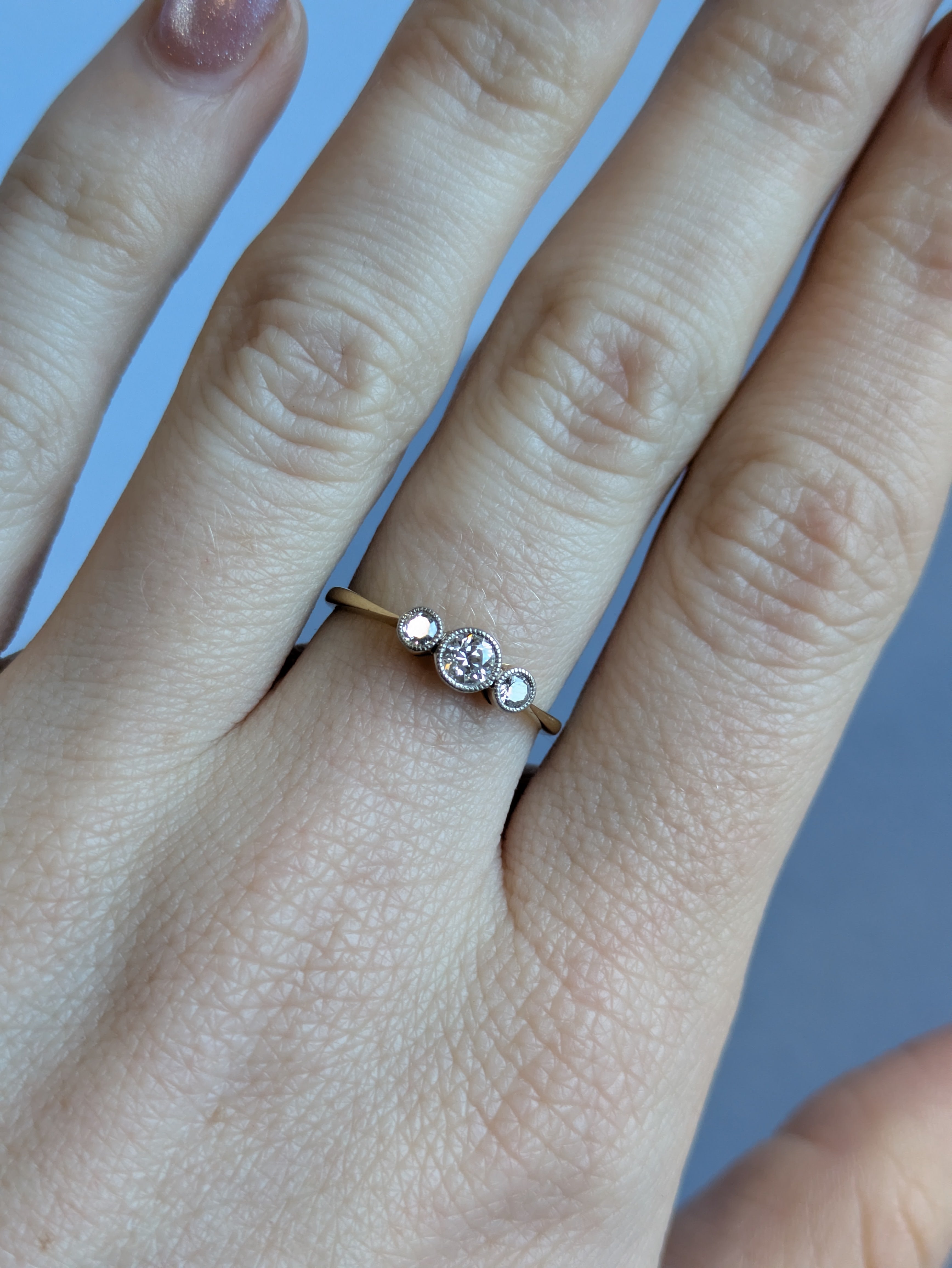 18ct Round Trilogy Ring