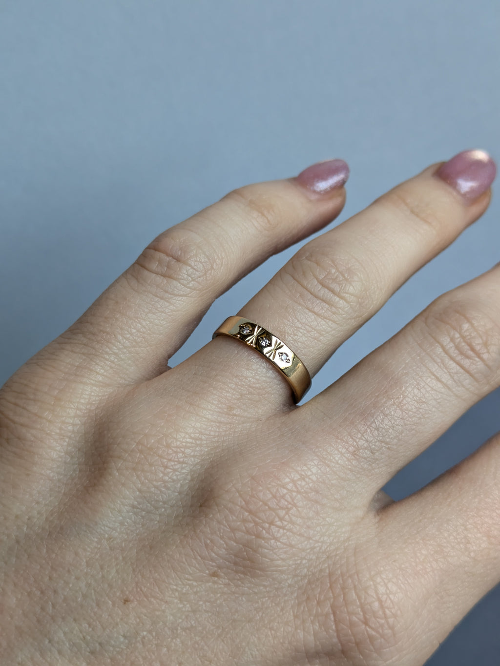 3 Diamond Engraved Band