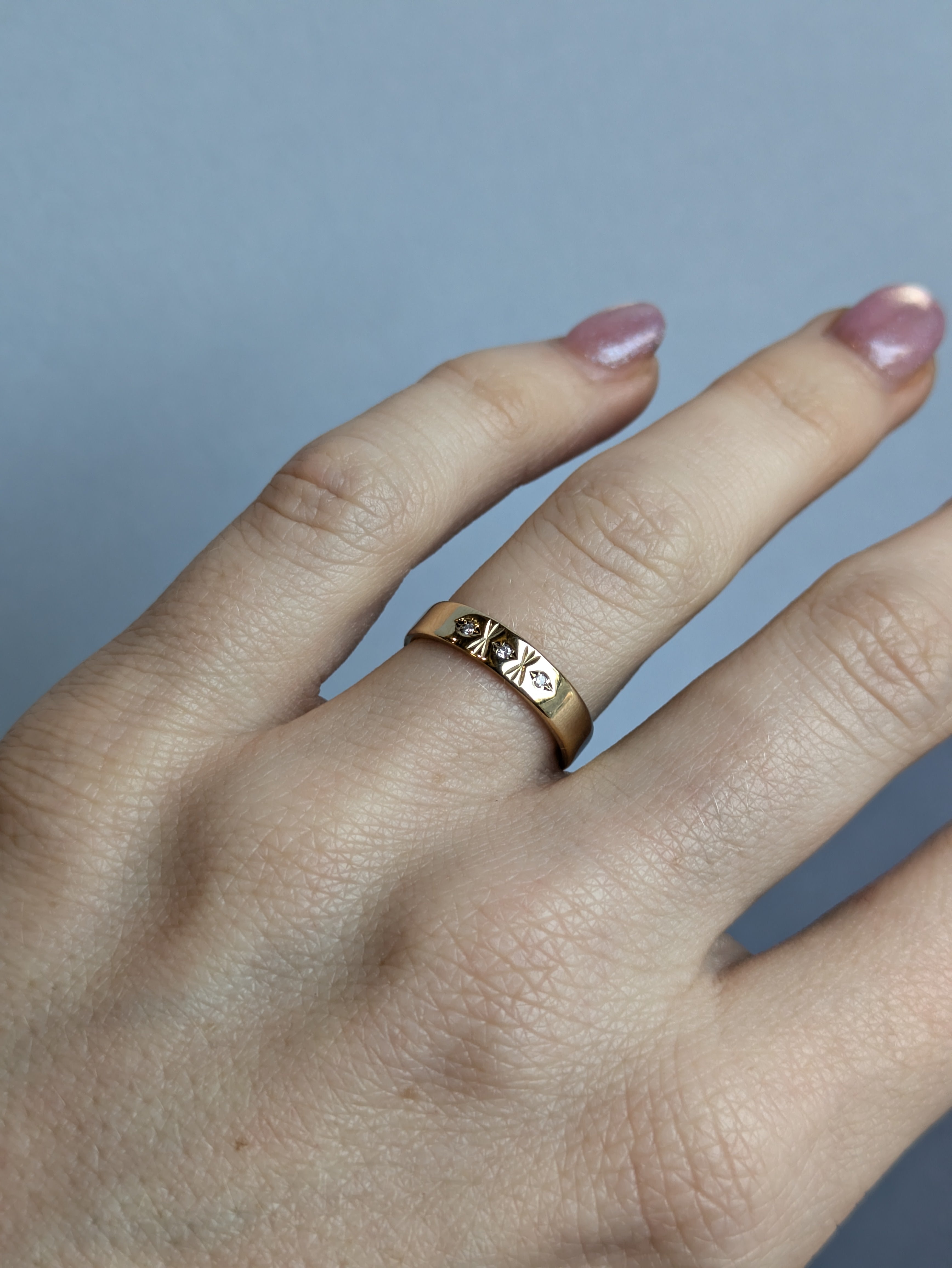 3 Diamond Engraved Band