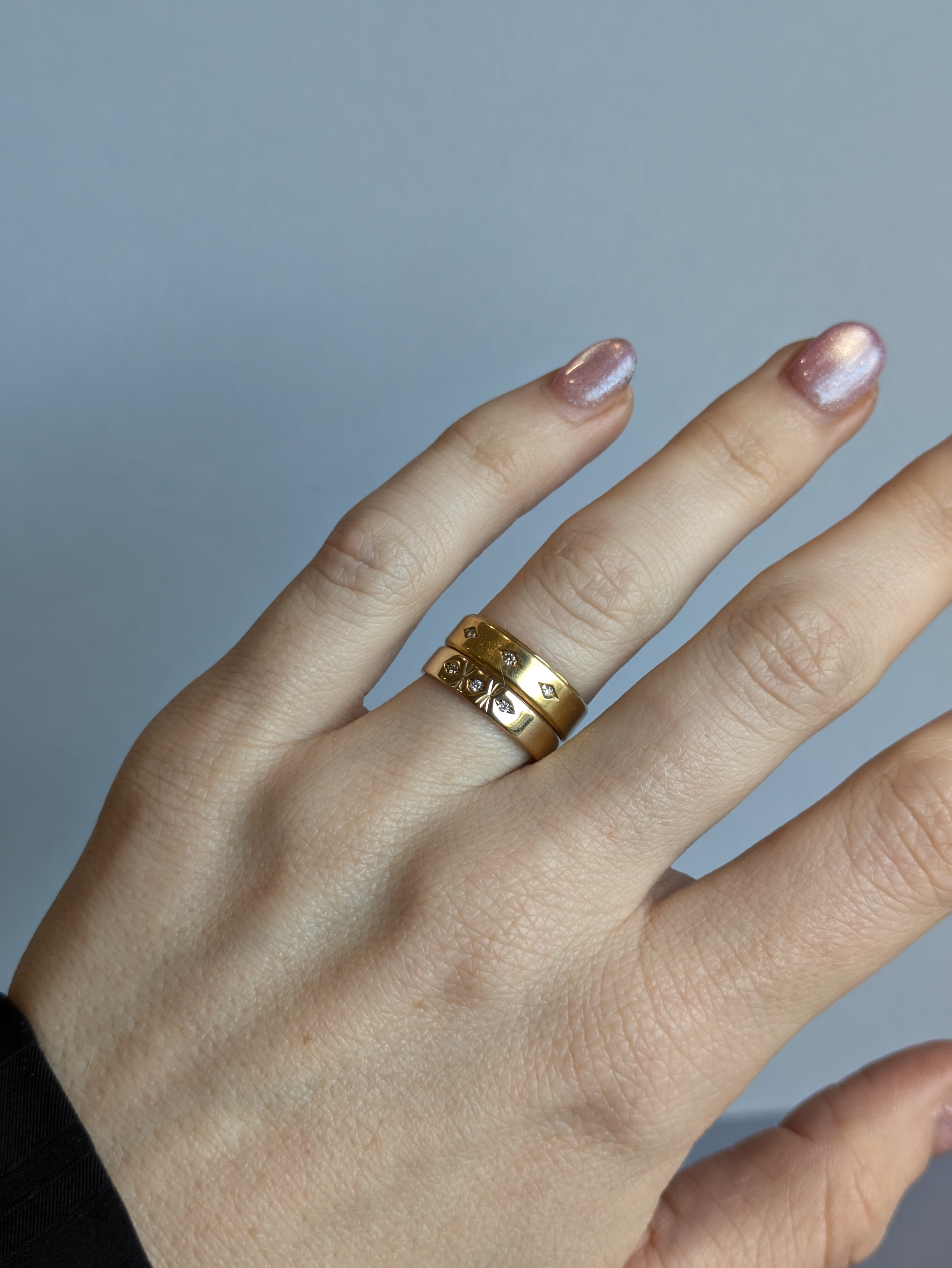 3 Diamond Engraved Band