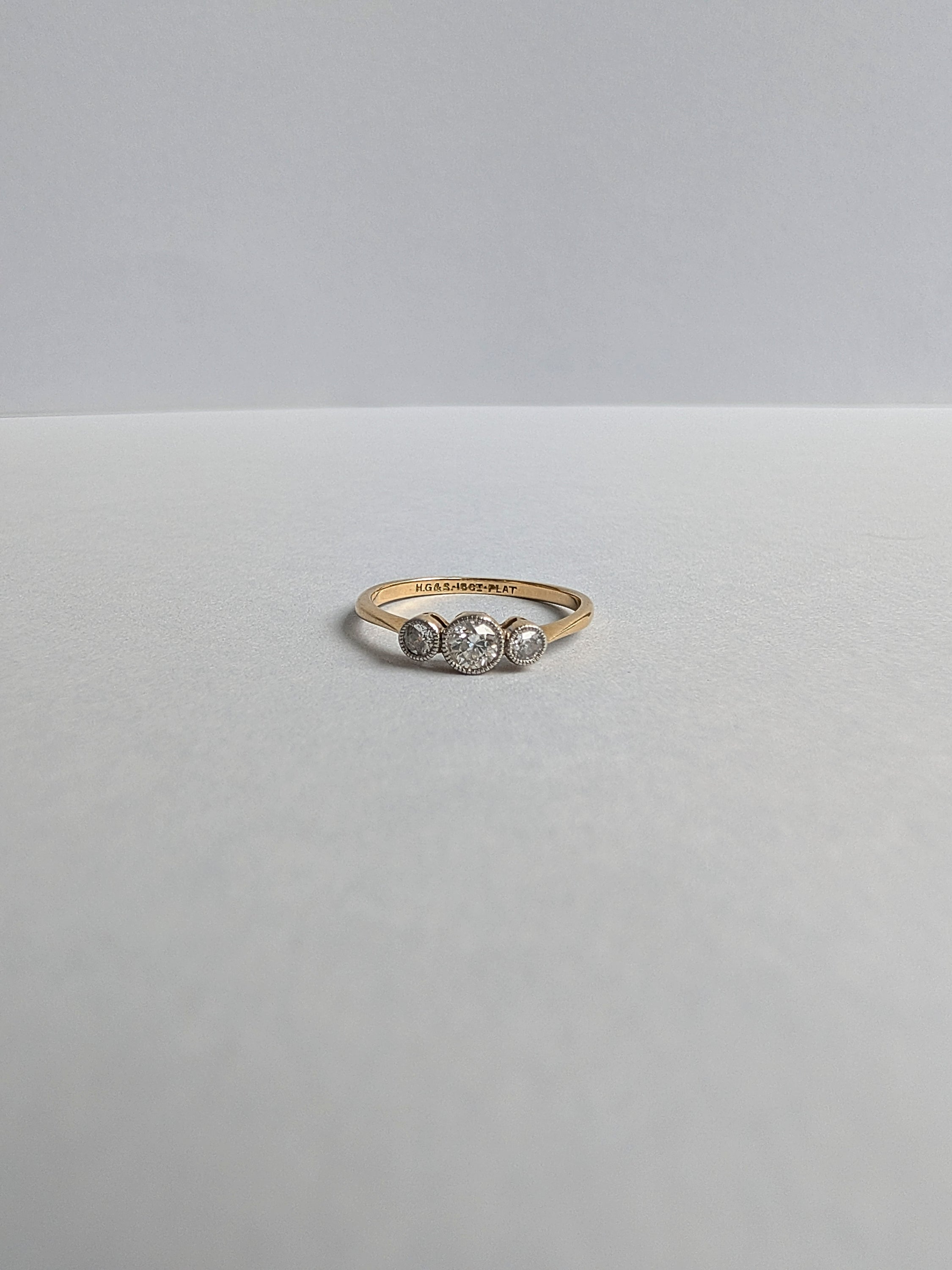 18ct Round Trilogy Ring