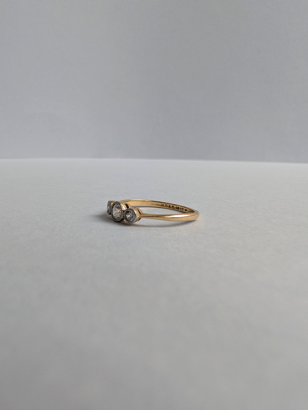 18ct Round Trilogy Ring