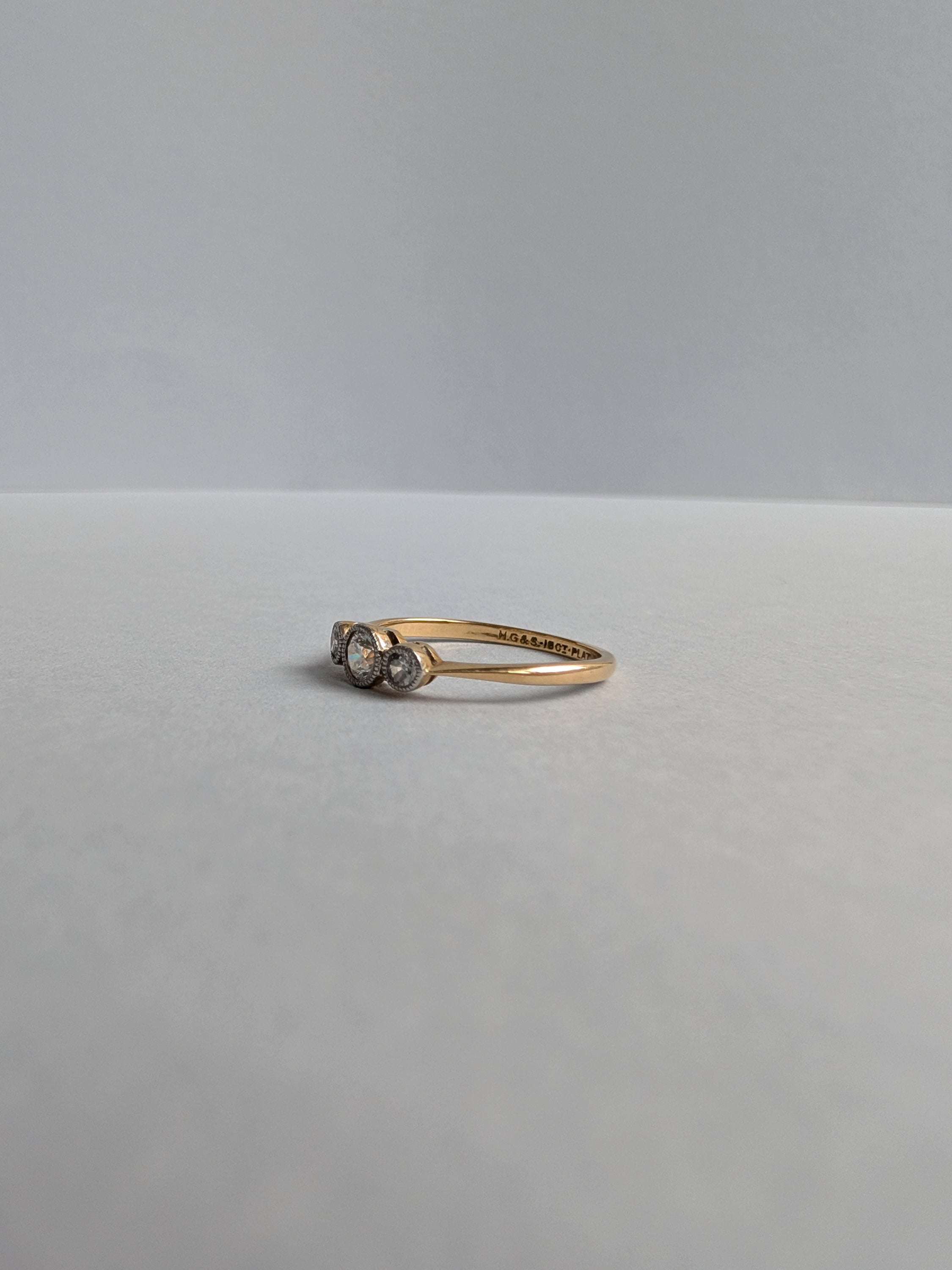 18ct Round Trilogy Ring