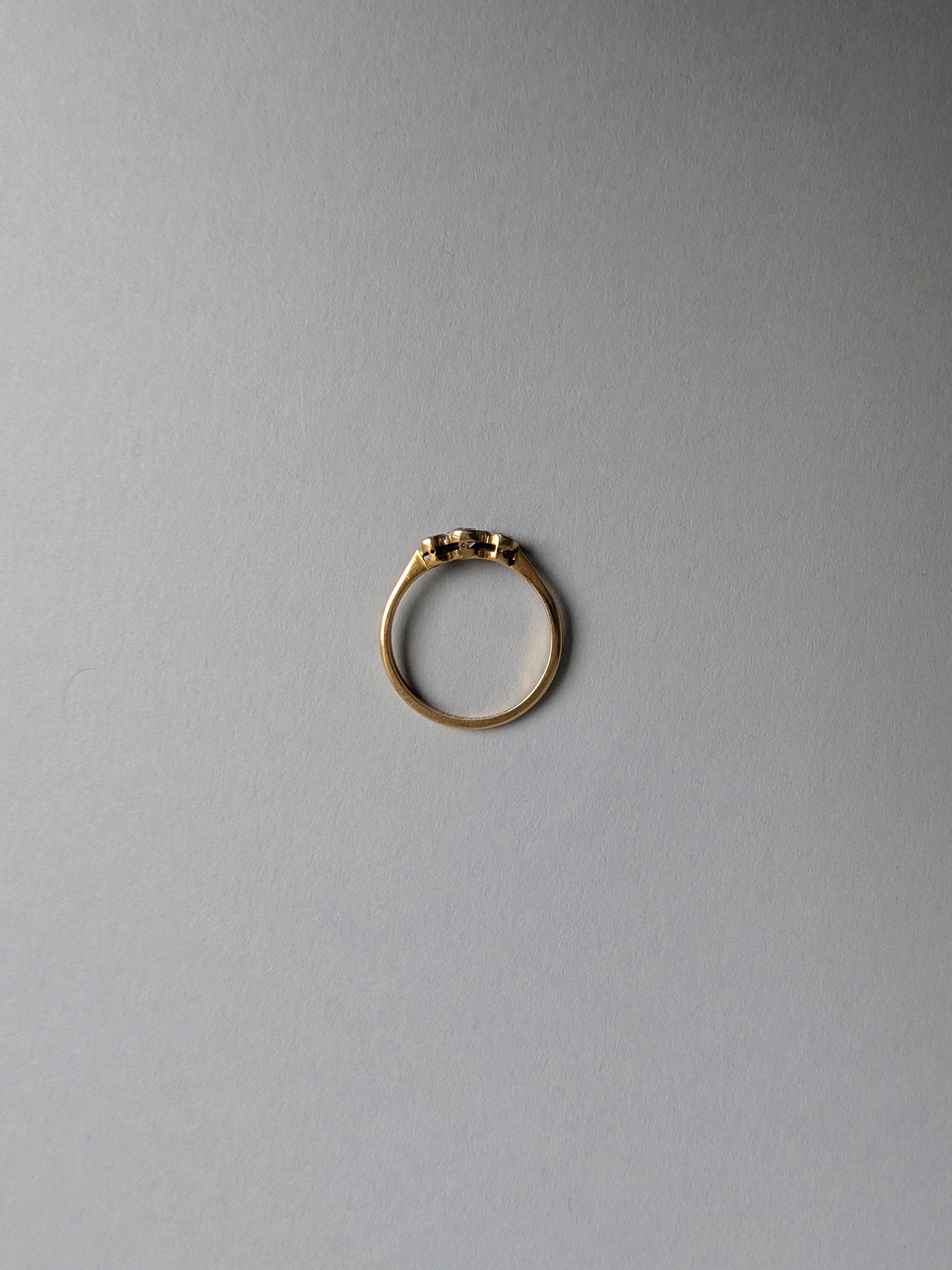 18ct Round Trilogy Ring