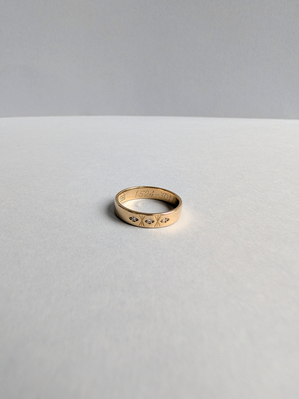 3 Diamond Engraved Band