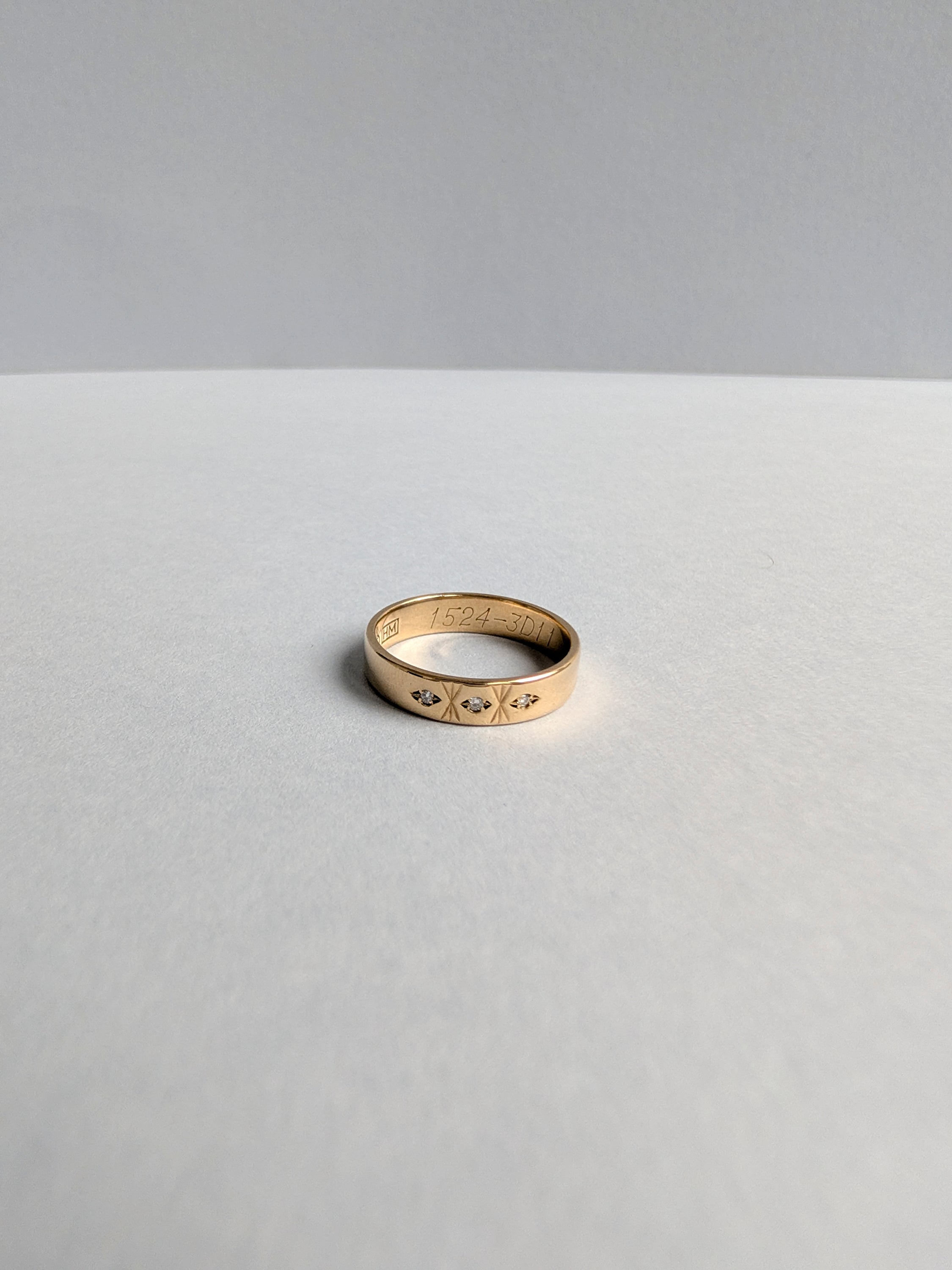3 Diamond Engraved Band