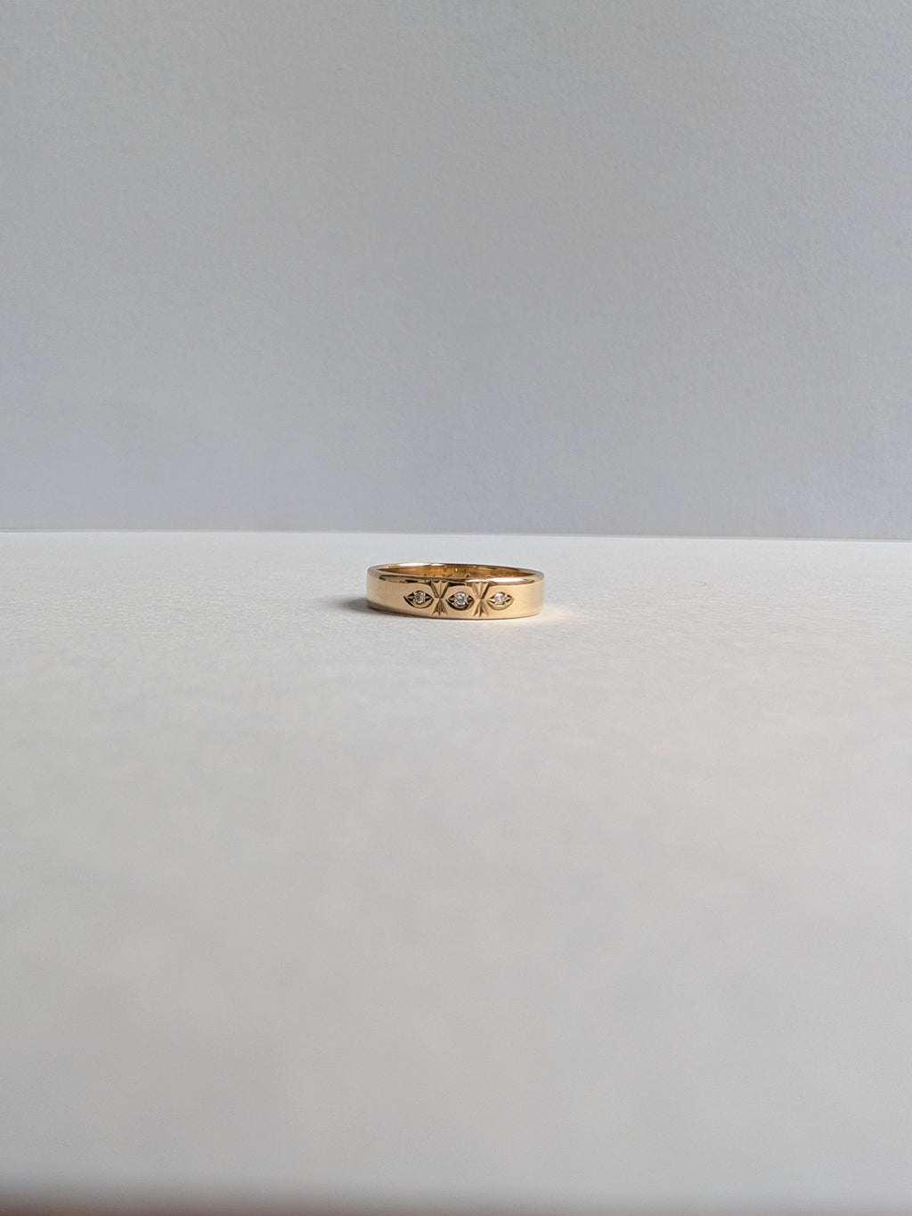 3 Diamond Engraved Band