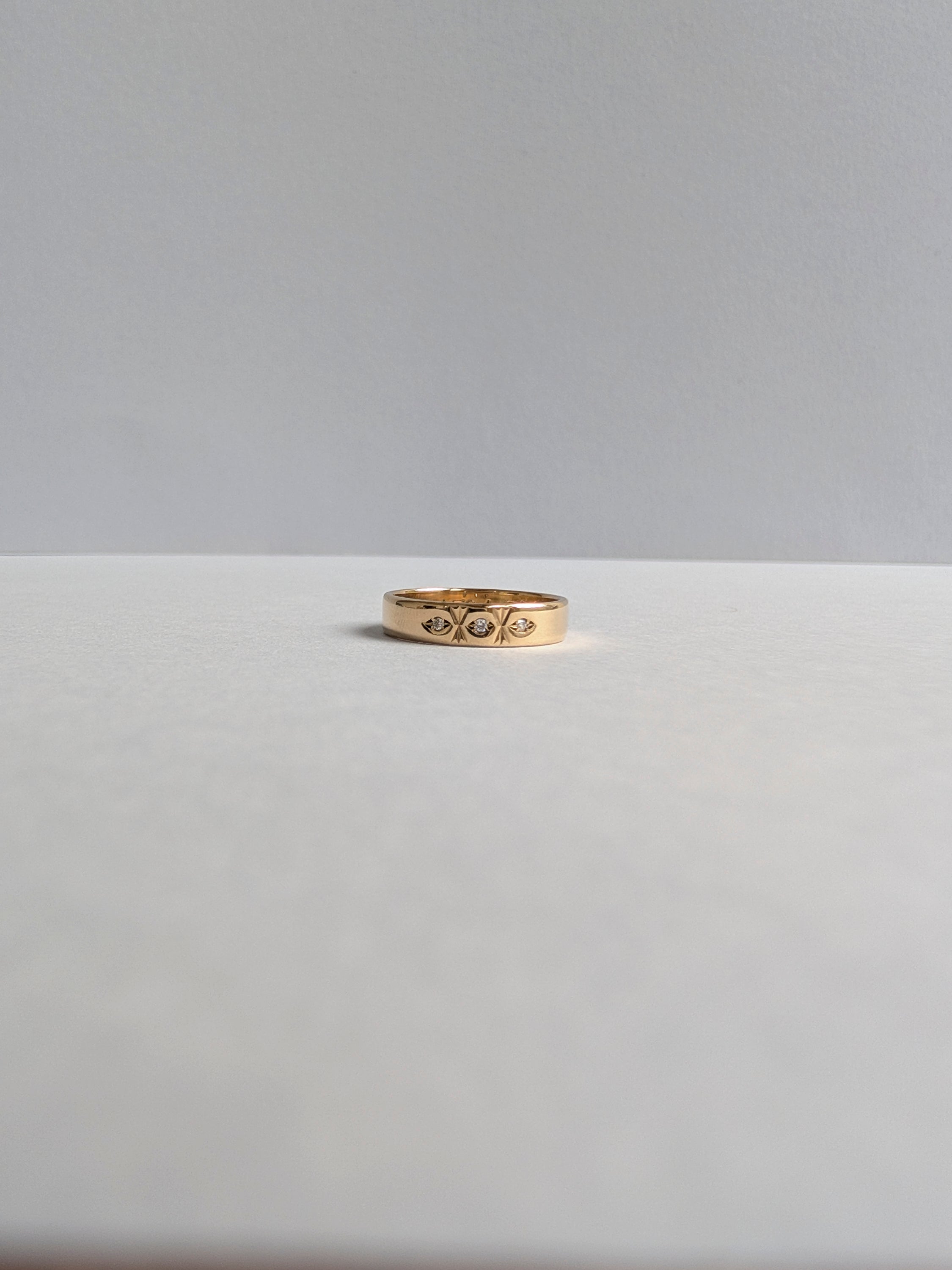 3 Diamond Engraved Band