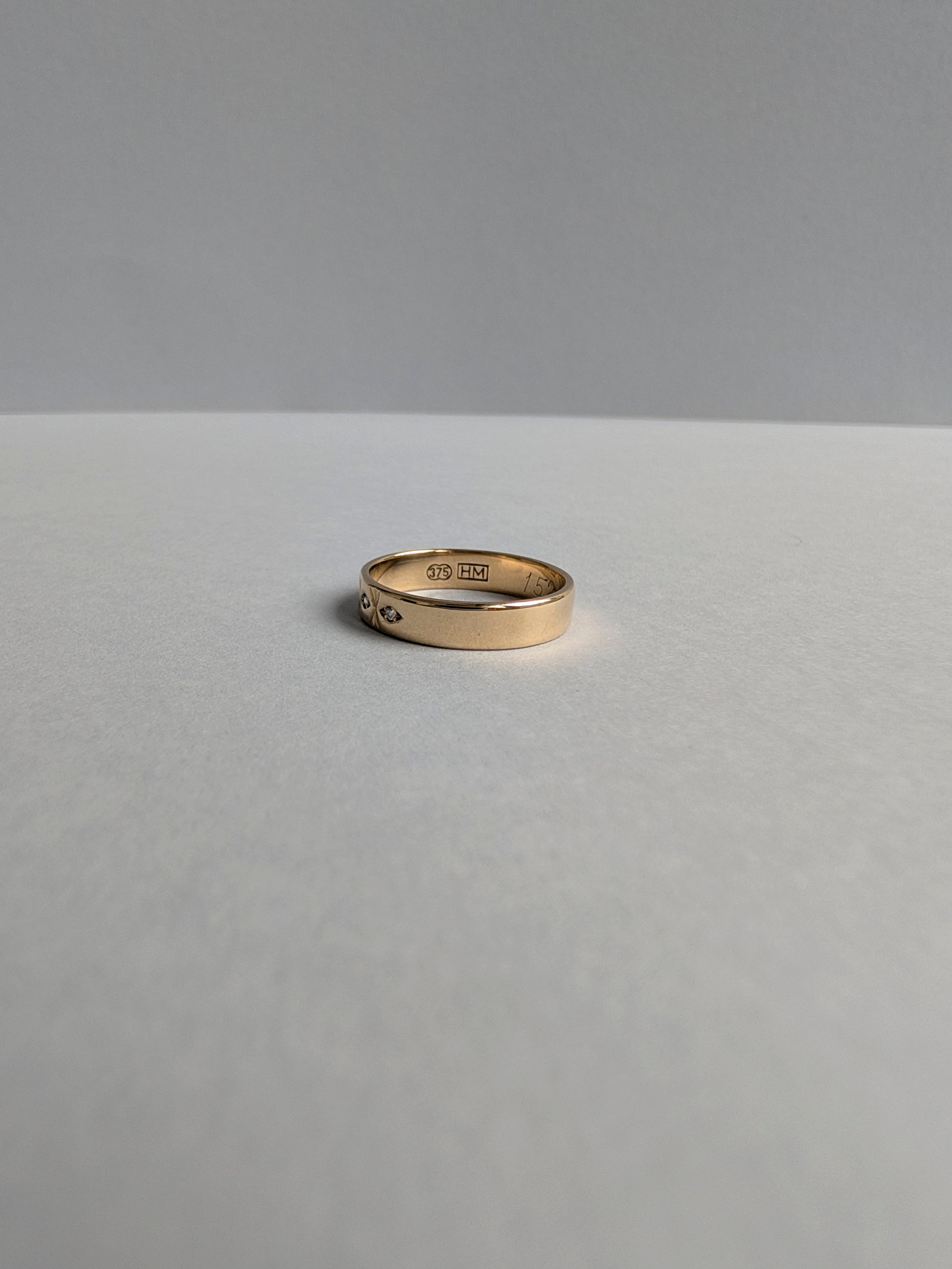 3 Diamond Engraved Band