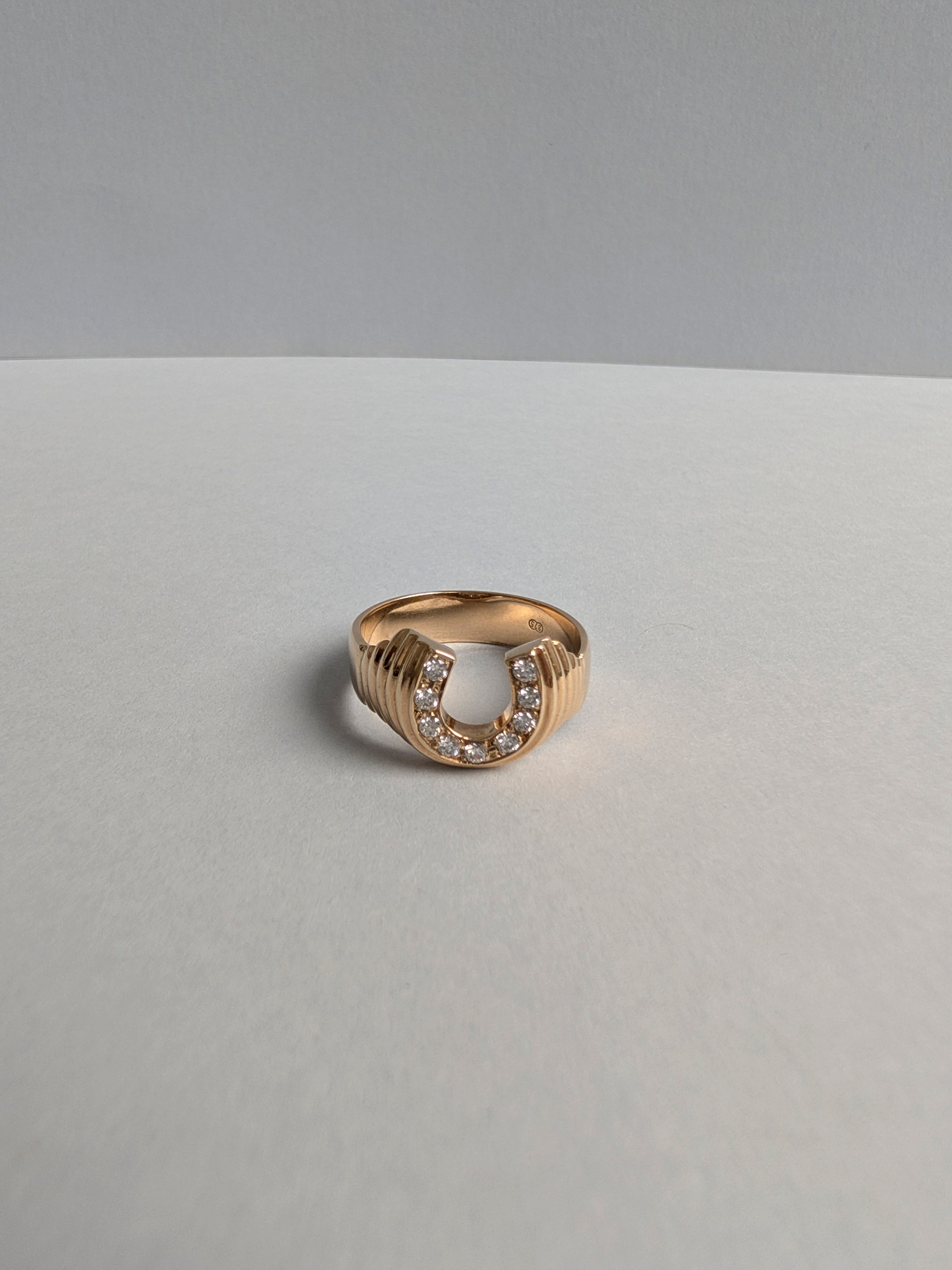 14ct Diamond Horse Shoe Ring
