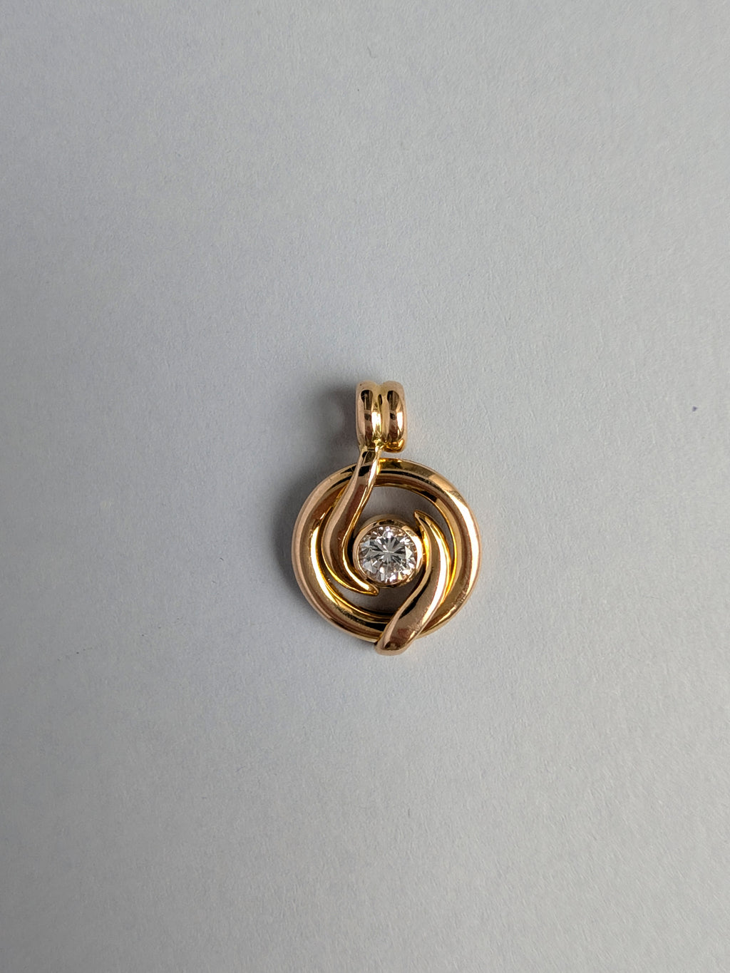 14ct Circular Pendant