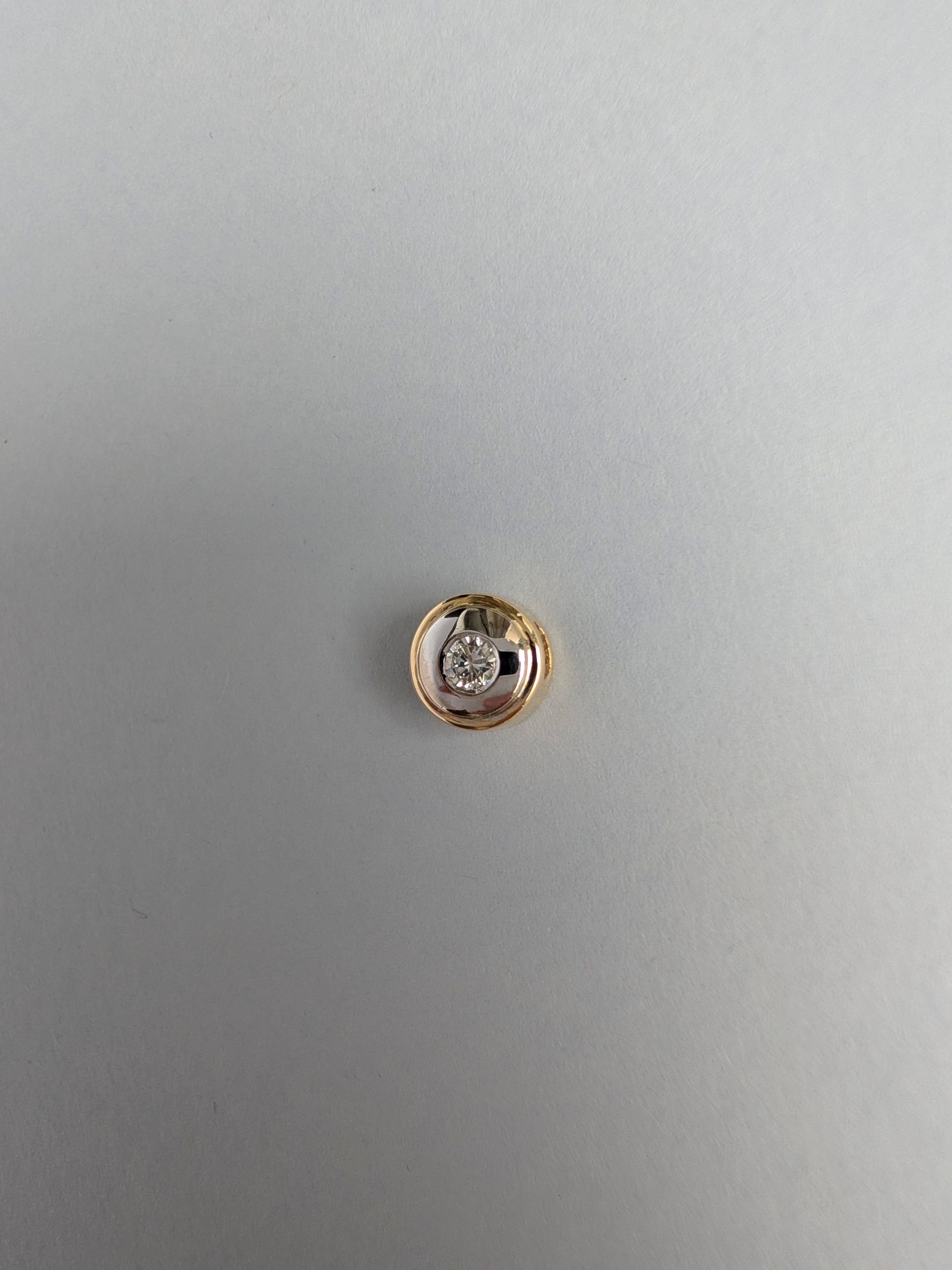 18ct Circular Diamond Pendant