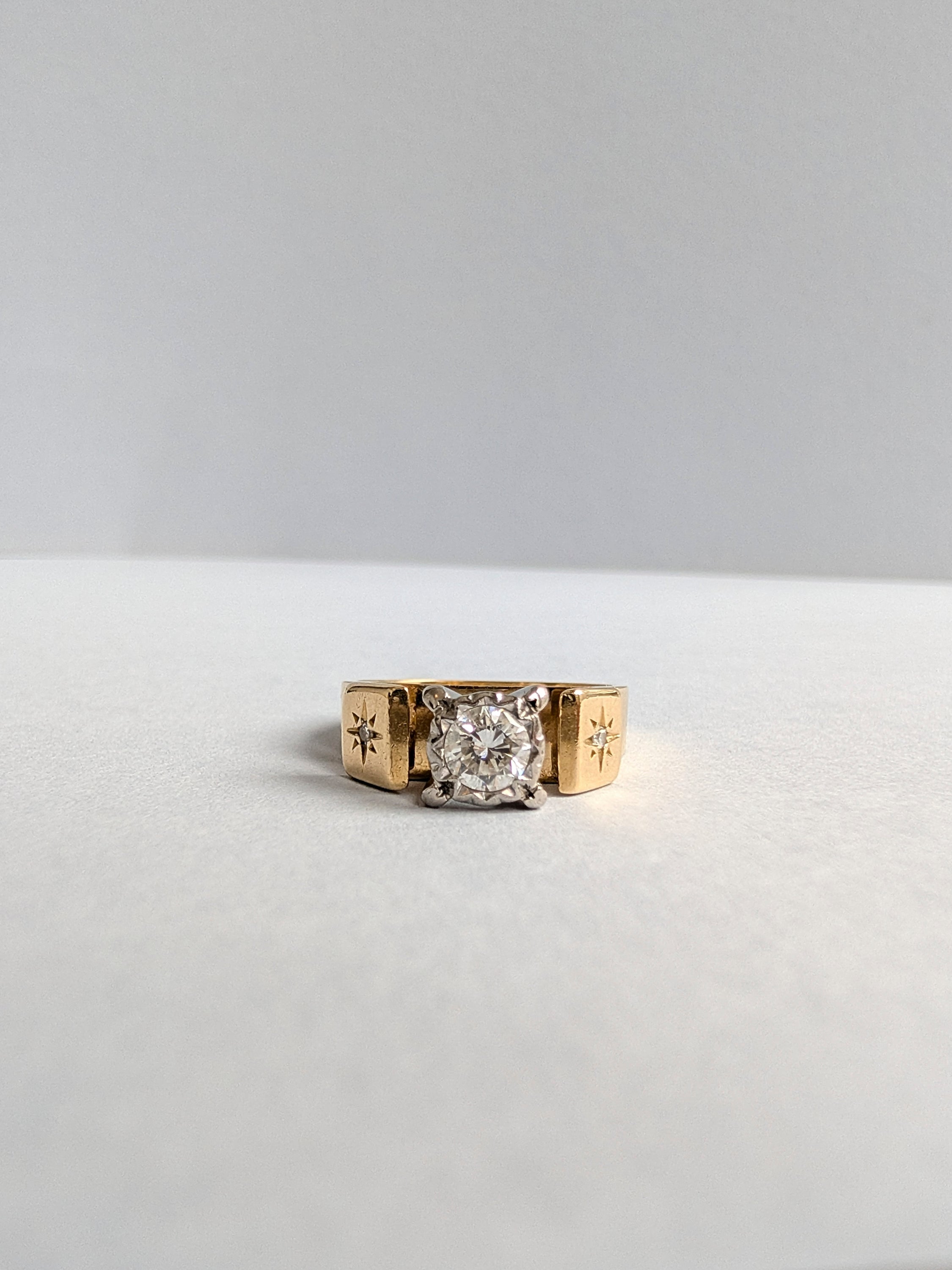 18ct Diamond Retro T-Bar Ring