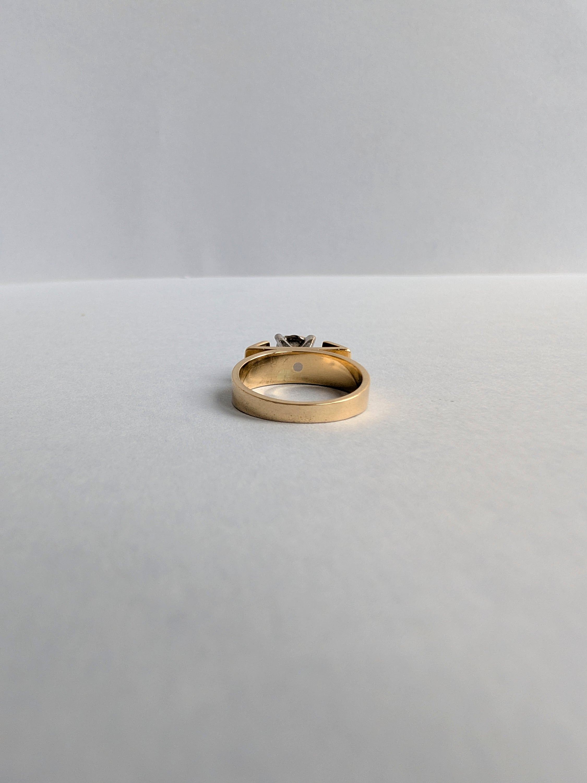 18ct Diamond Retro T-Bar Ring