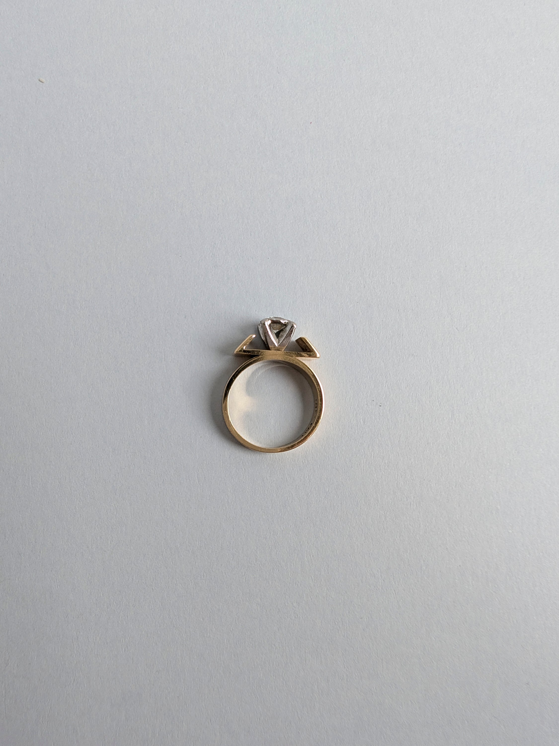 18ct Diamond Retro T-Bar Ring