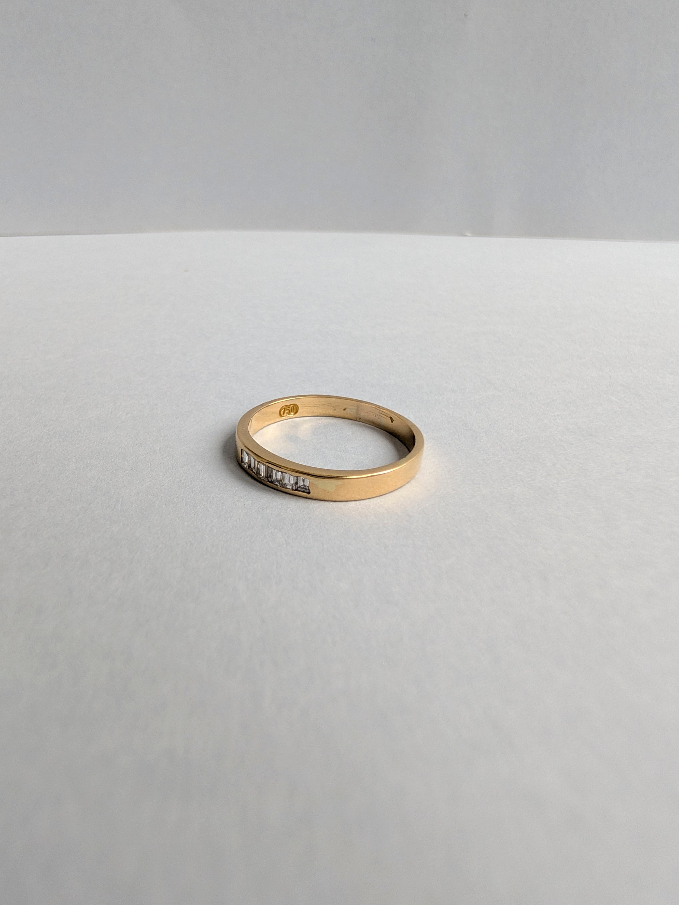 18ct Baguette Diamond Channel Band