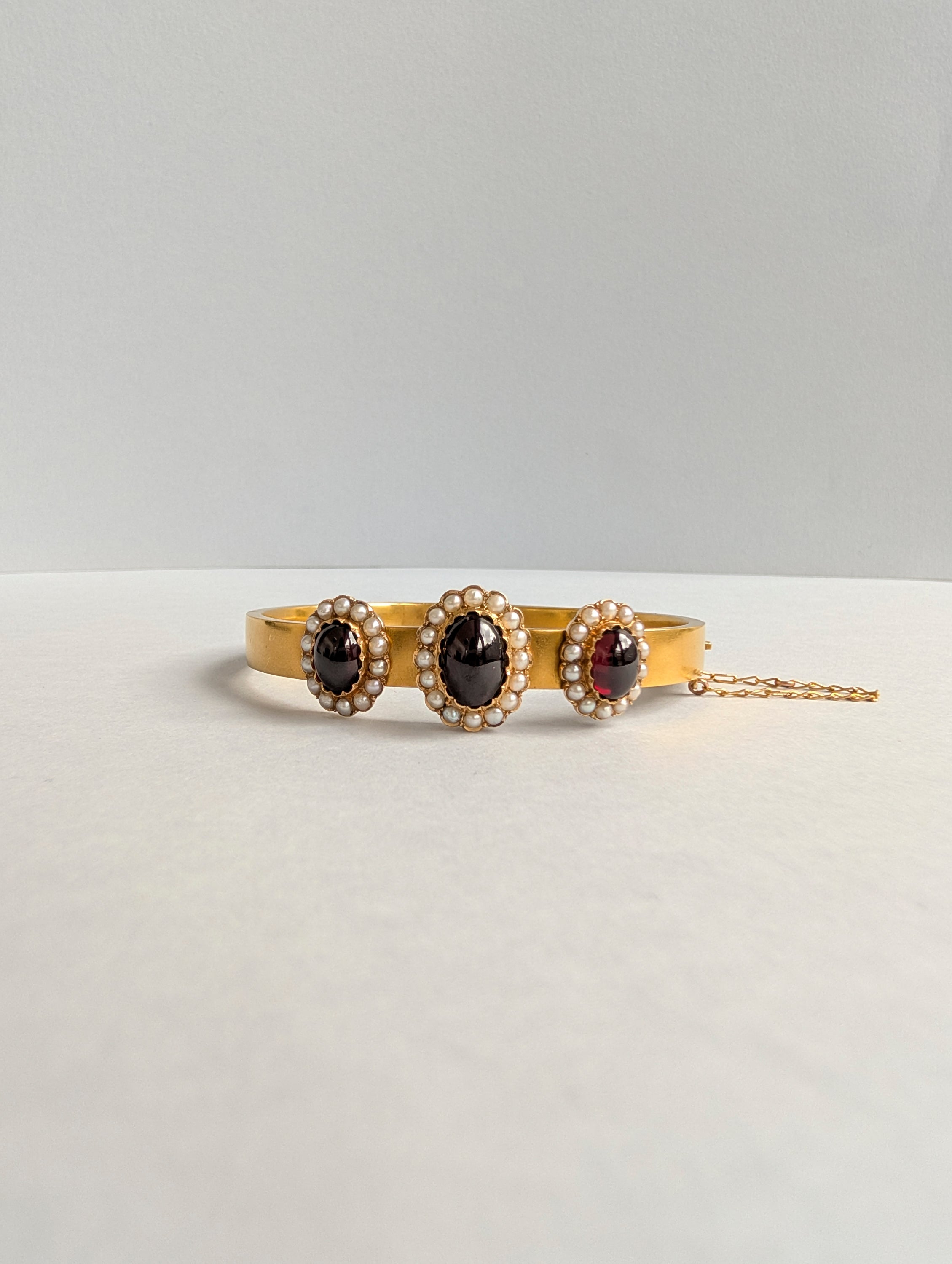 15ct Victorian Hinge Bangle