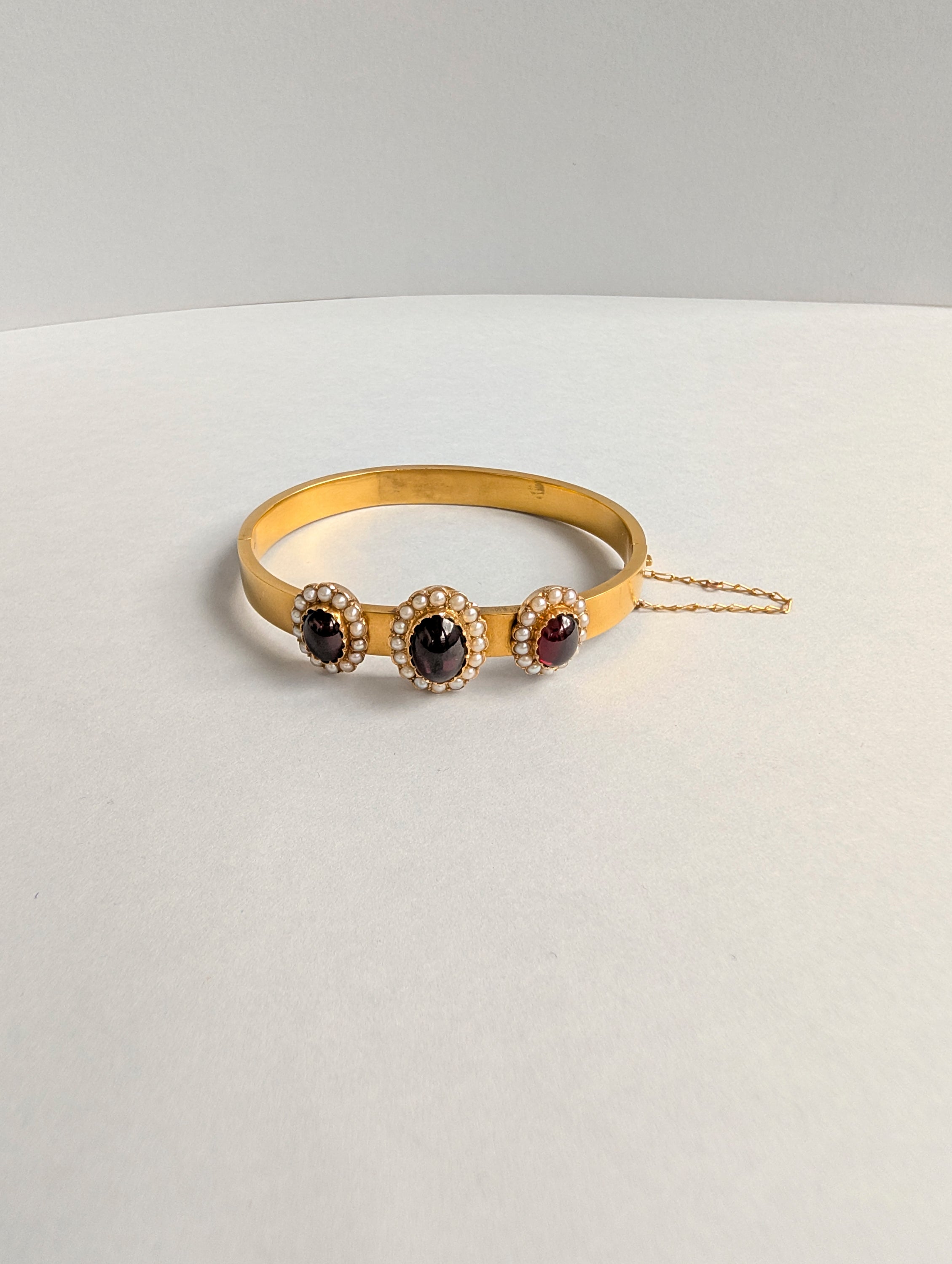 15ct Victorian Hinge Bangle