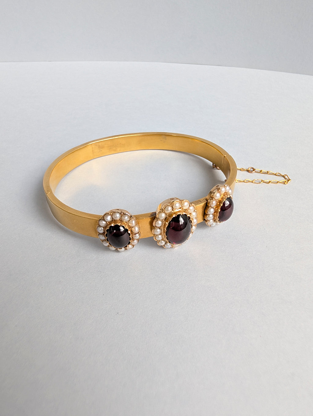 15ct Victorian Hinge Bangle
