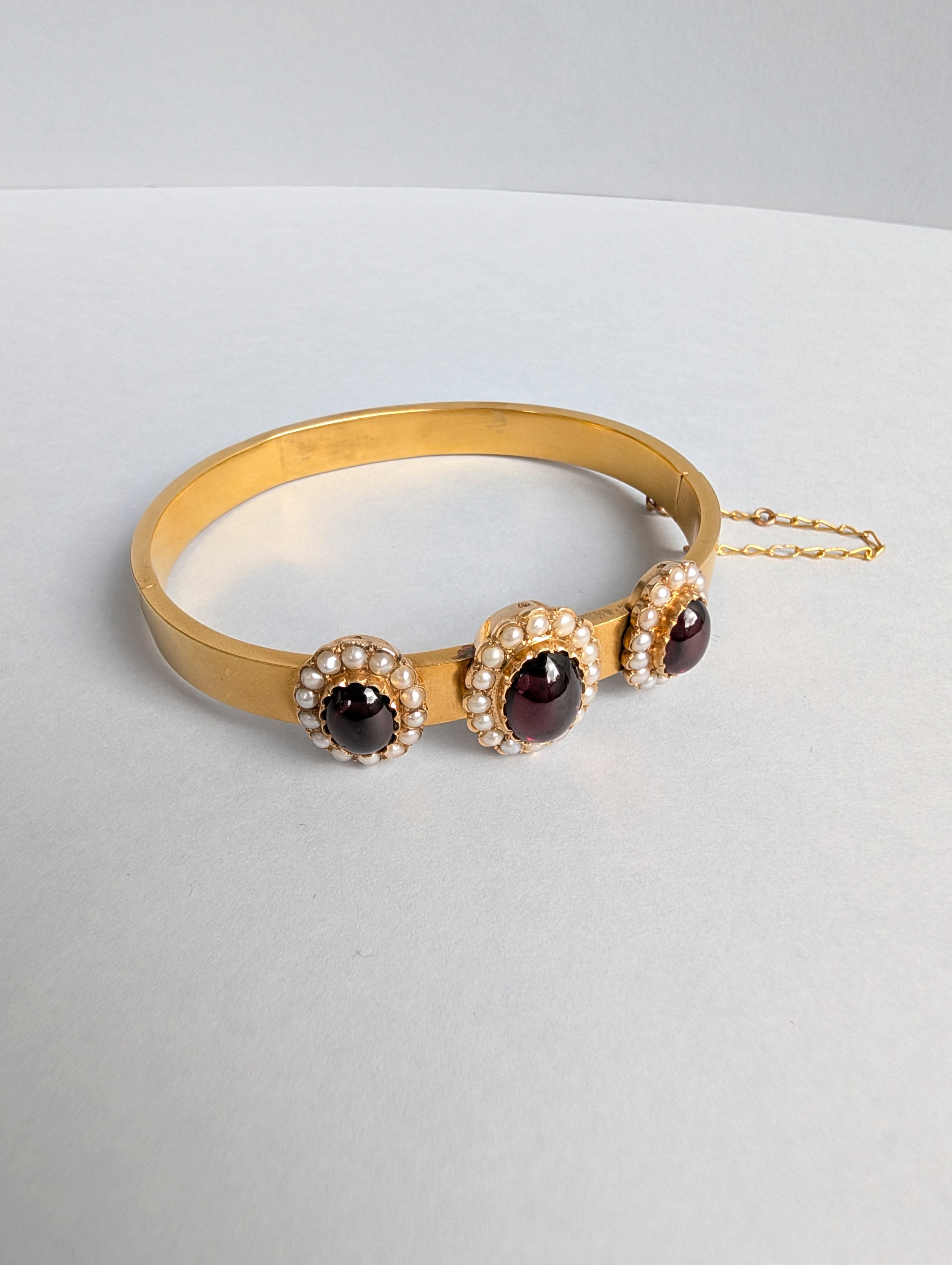 15ct Victorian Hinge Bangle