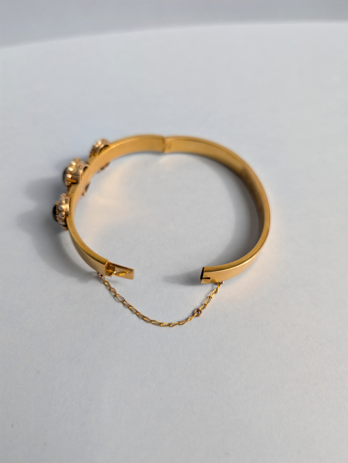 15ct Victorian Hinge Bangle
