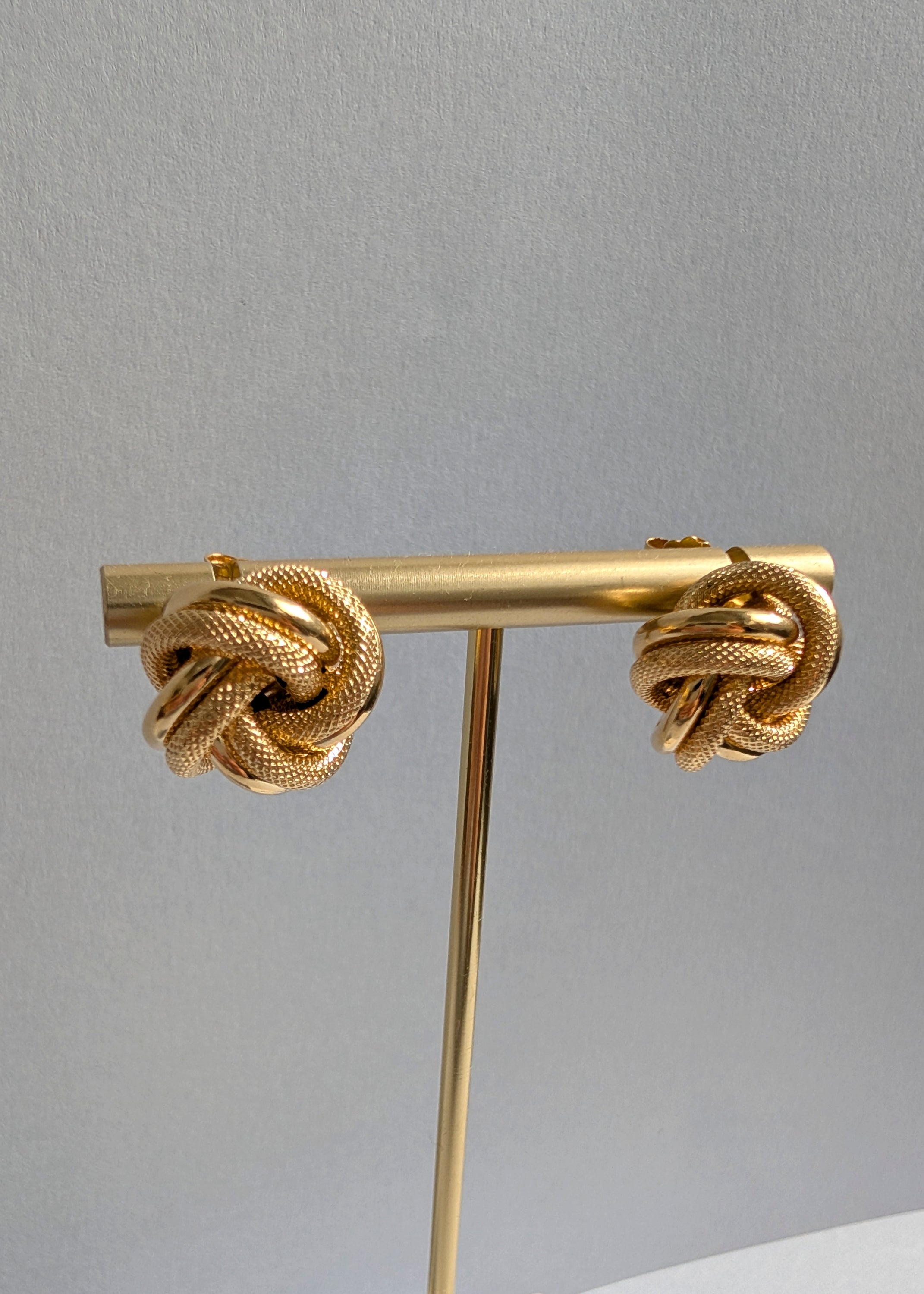 18ct Knot Earrings