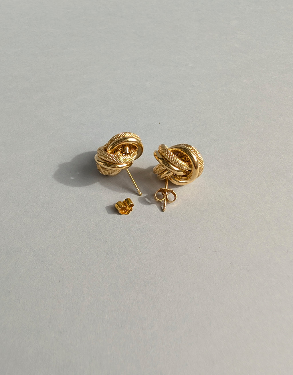 18ct Knot Earrings